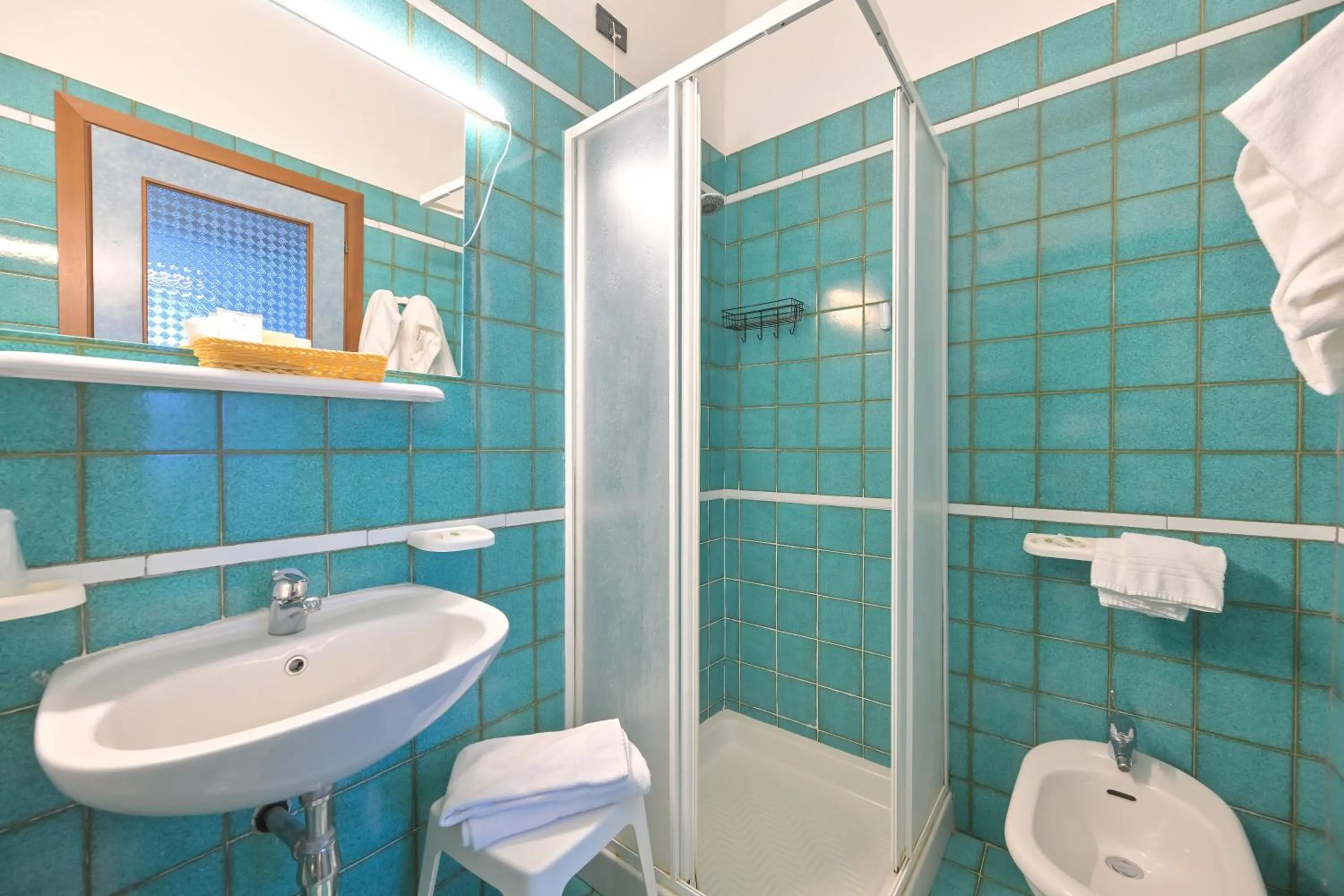 Shower in Hotel Annabelle