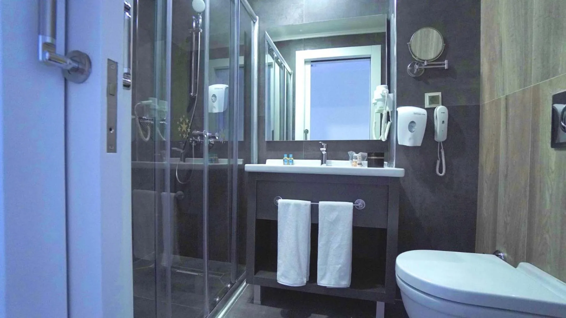 Shower in Dream World Palace