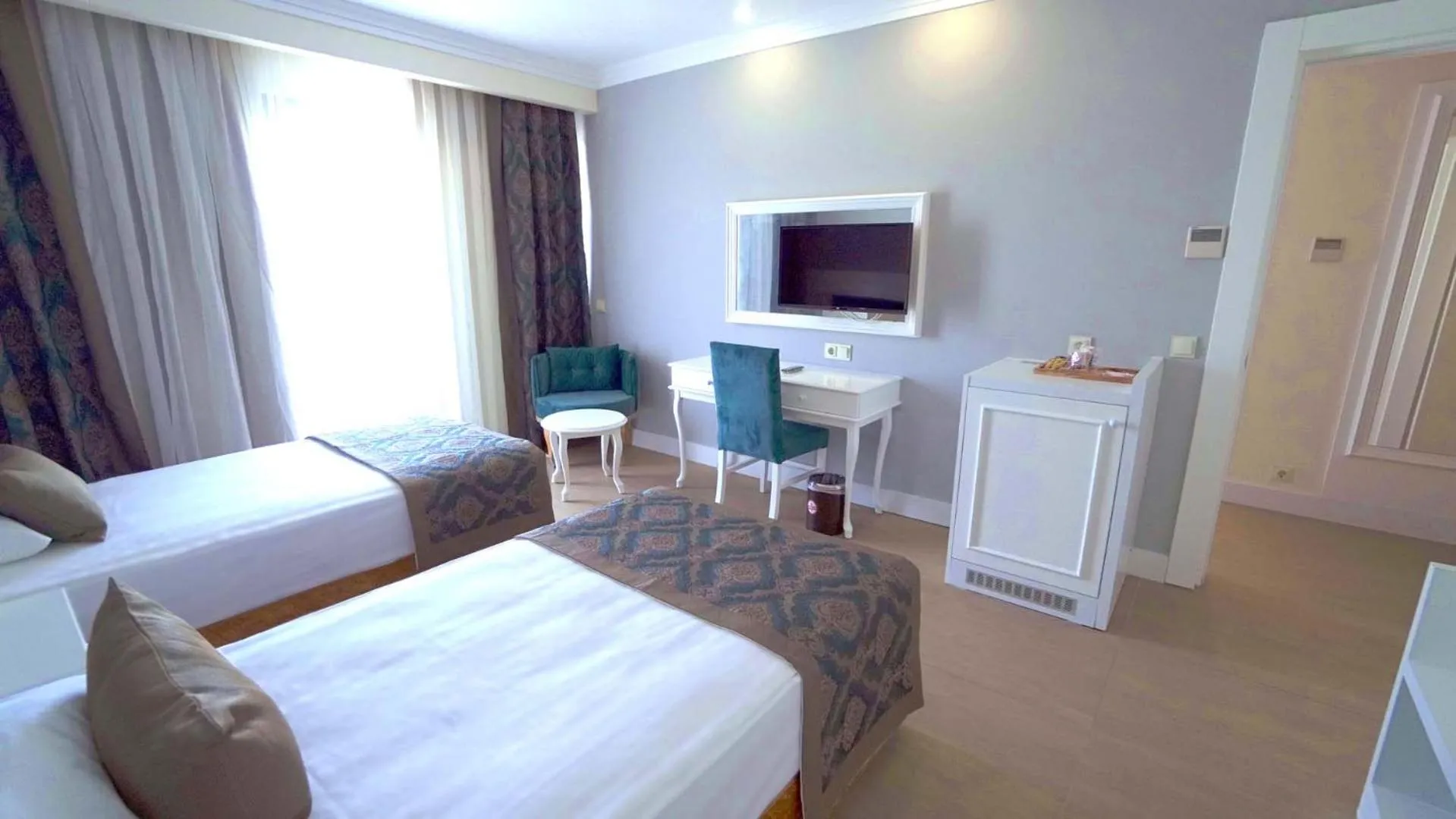 Bed in Dream World Palace