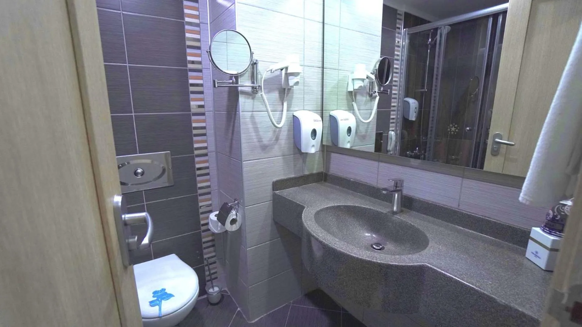 Shower in Dream World Palace
