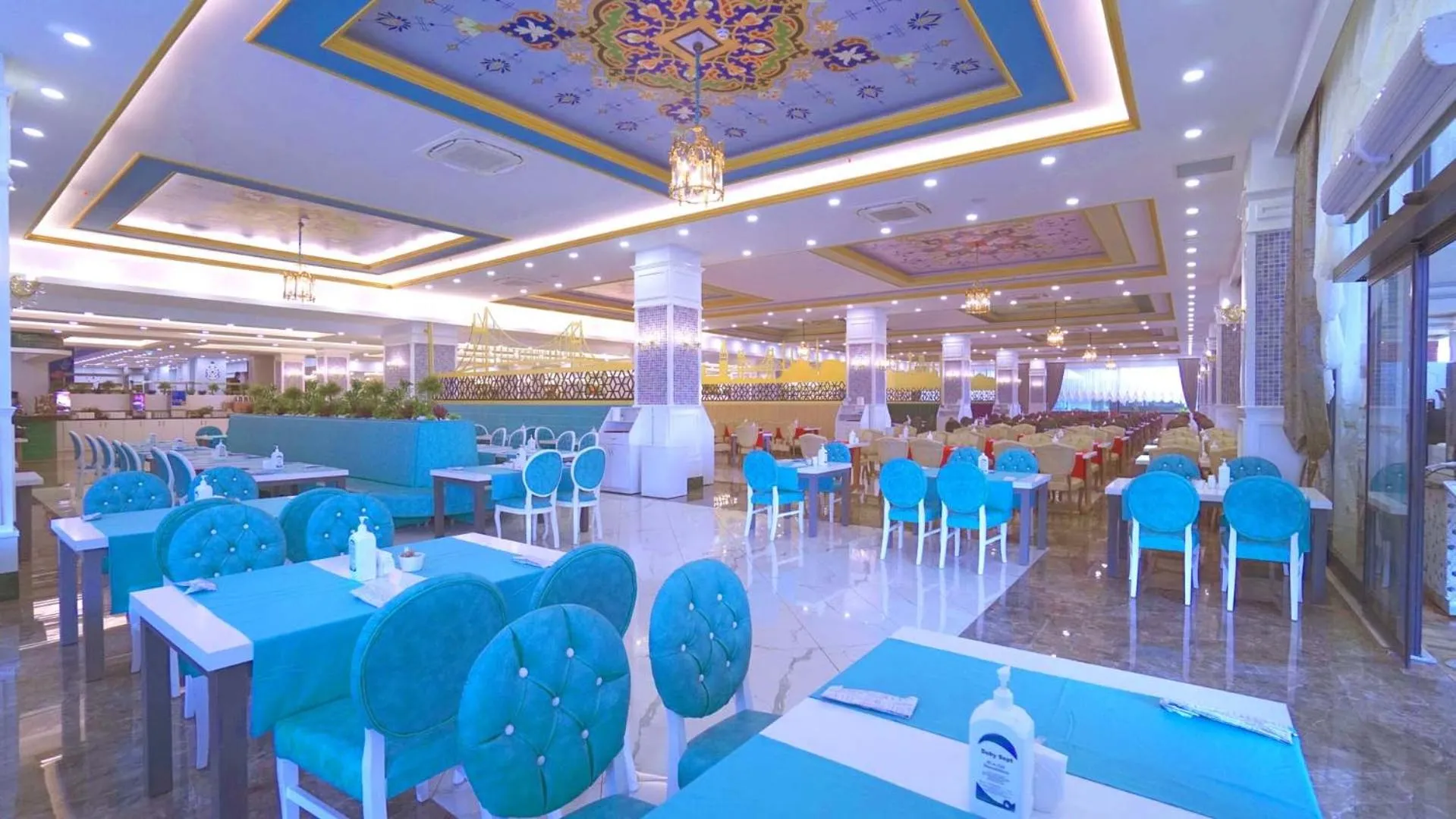 Restaurant/places to eat in Dream World Palace