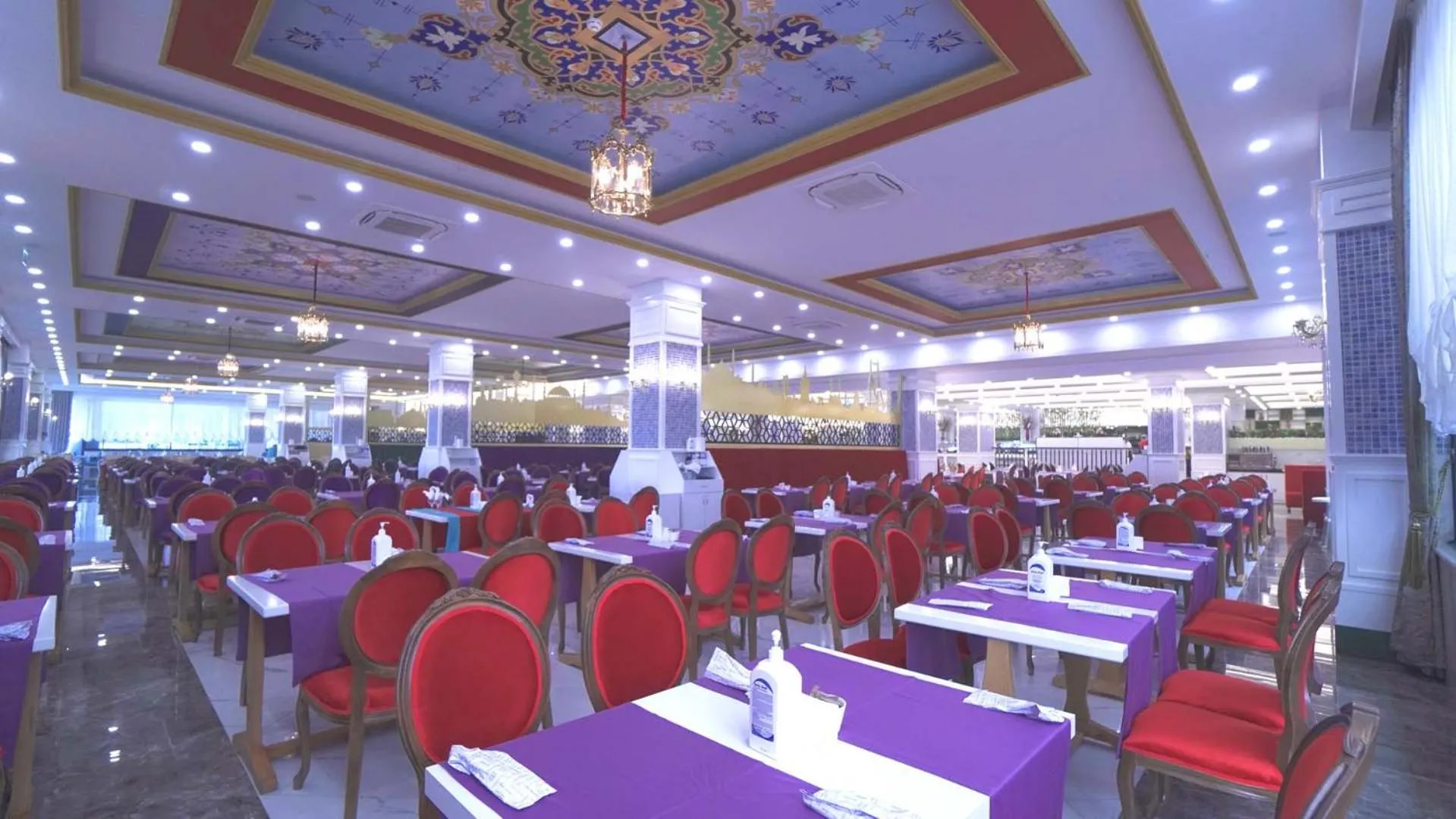 Restaurant/places to eat in Dream World Palace