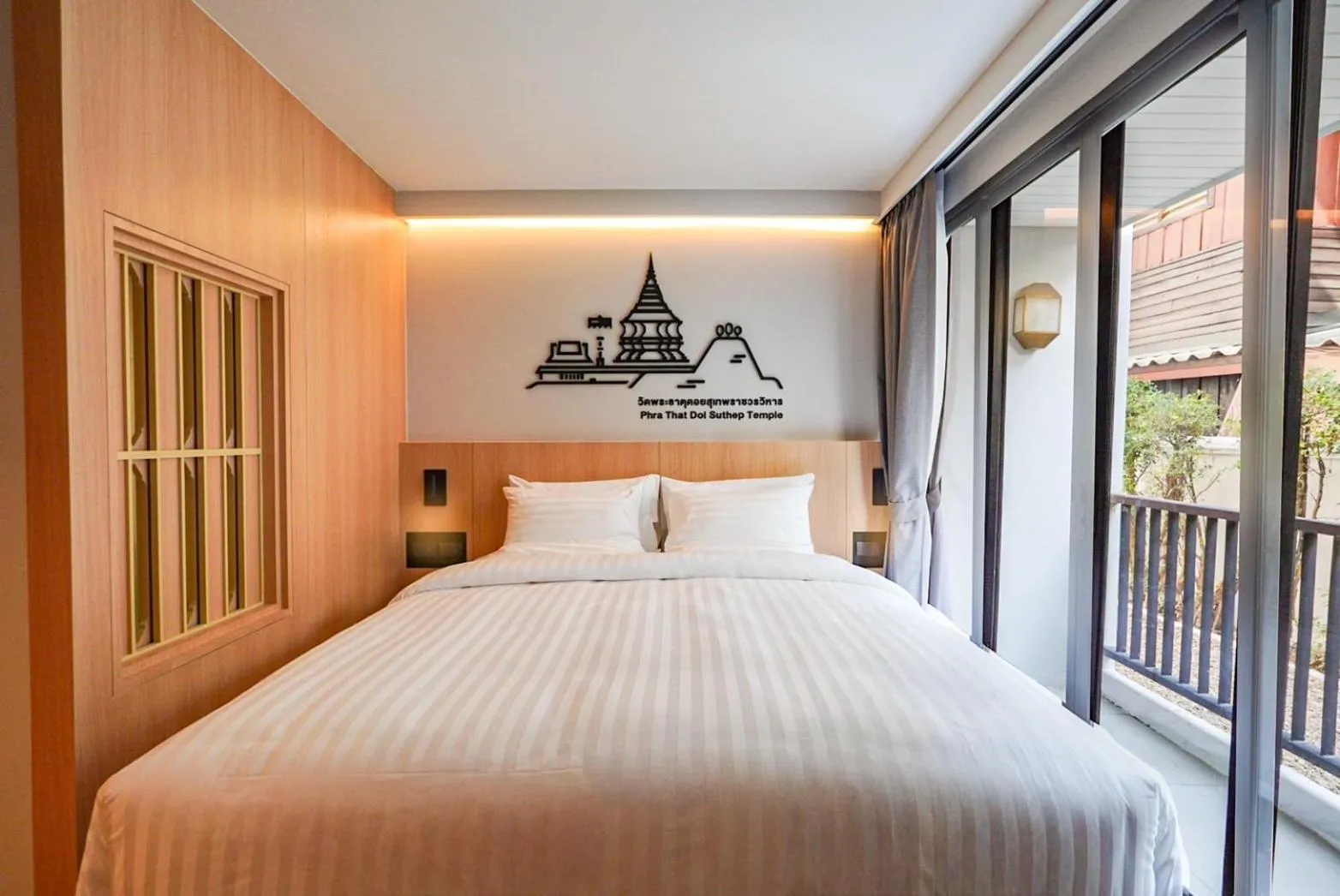 Photo of the whole room, Bed in March Hotel & Suite Riverside