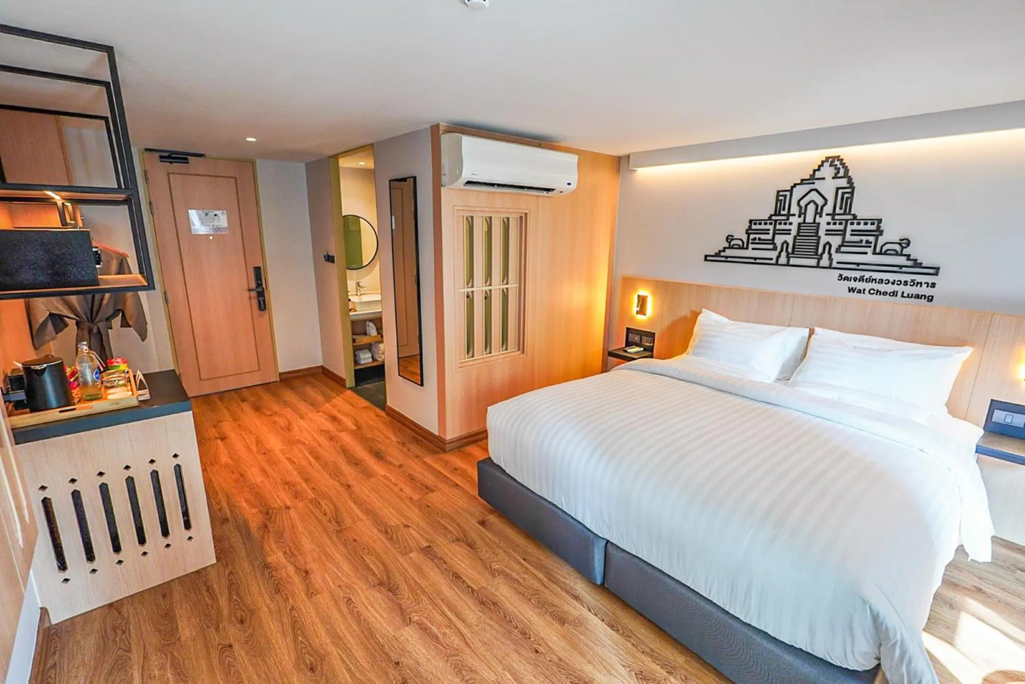 Bathroom, Bed in March Hotel & Suite Riverside