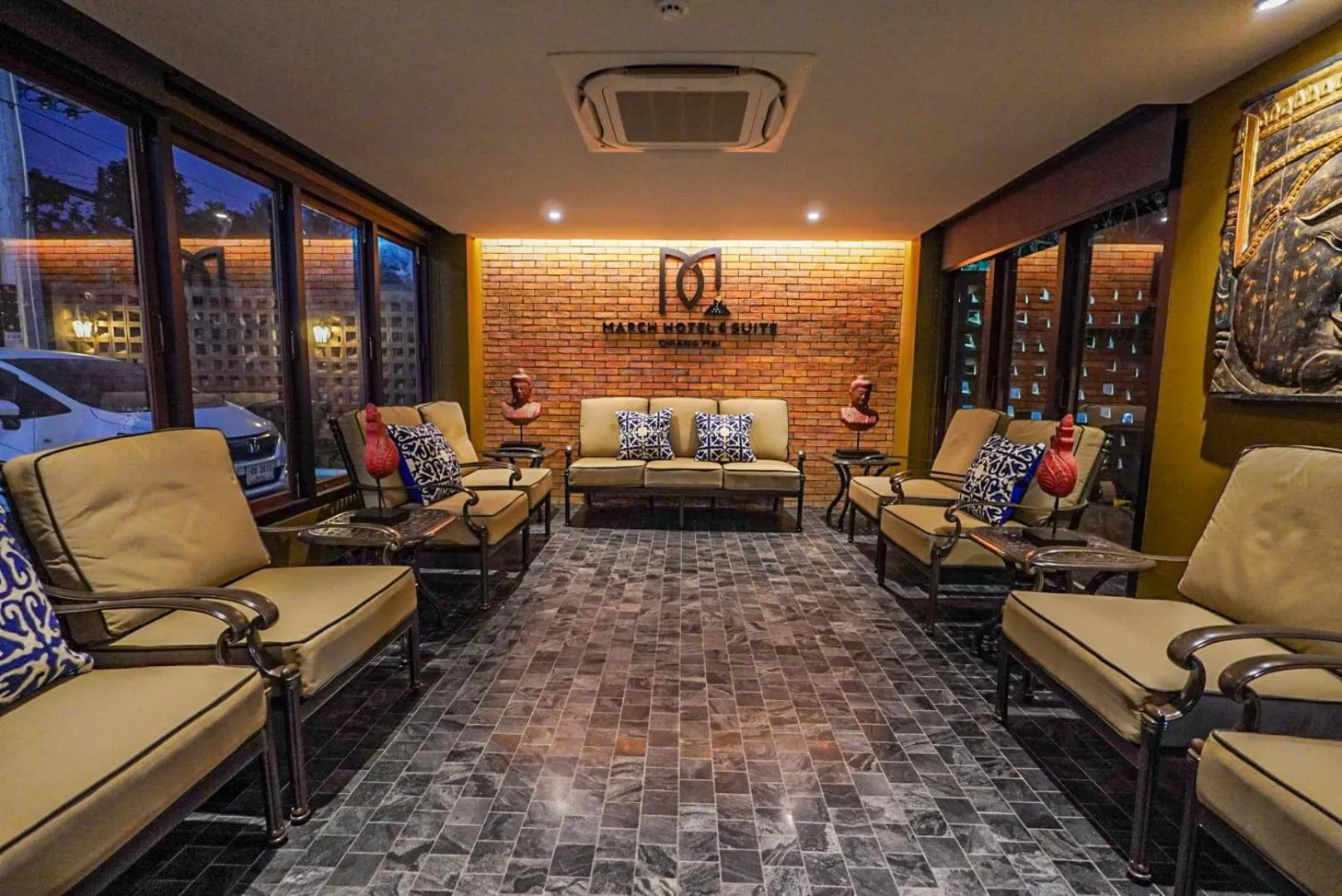 Seating area in March Hotel & Suite Riverside