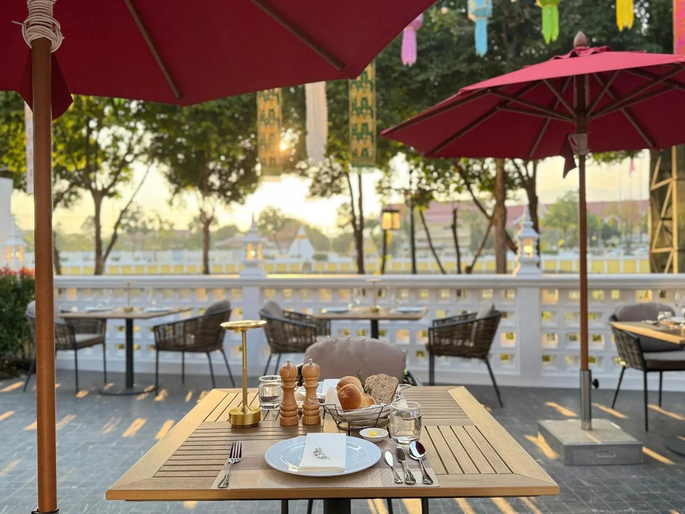 Restaurant/places to eat in March Hotel & Suite Riverside Restaurant/places to eat in March Hotel & Suite Riverside