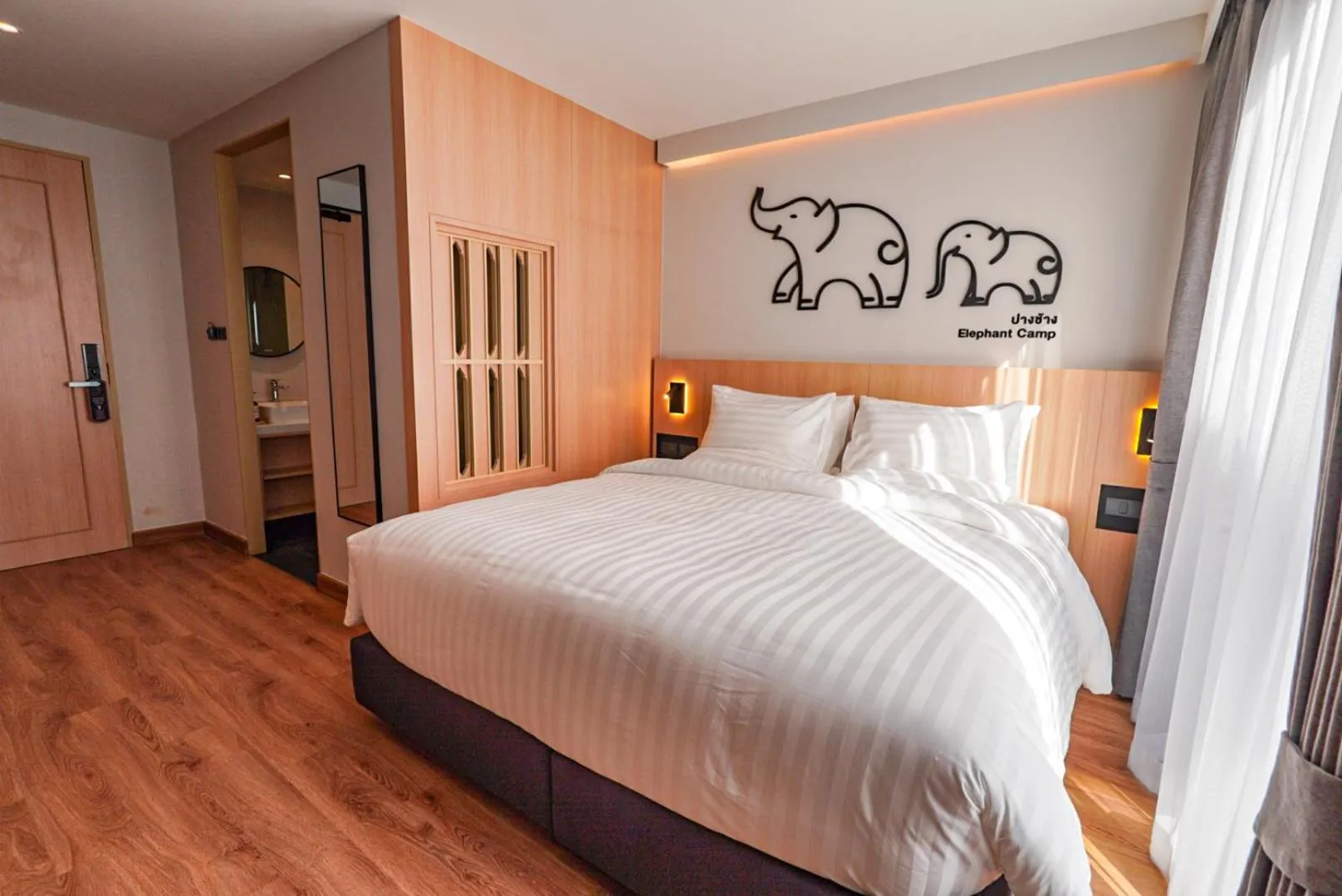 Photo of the whole room, Bed in March Hotel & Suite Riverside