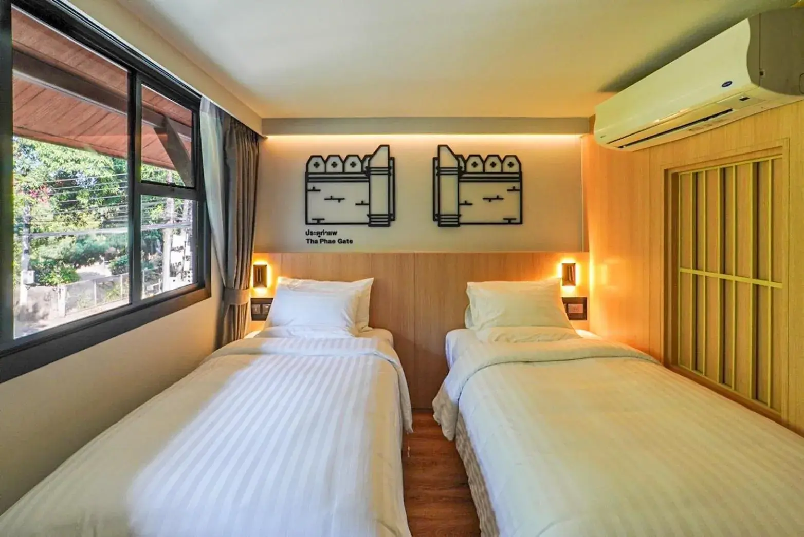 Photo of the whole room, Bed in March Hotel & Suite Riverside Photo of the whole room, Bed in March Hotel & Suite Riverside