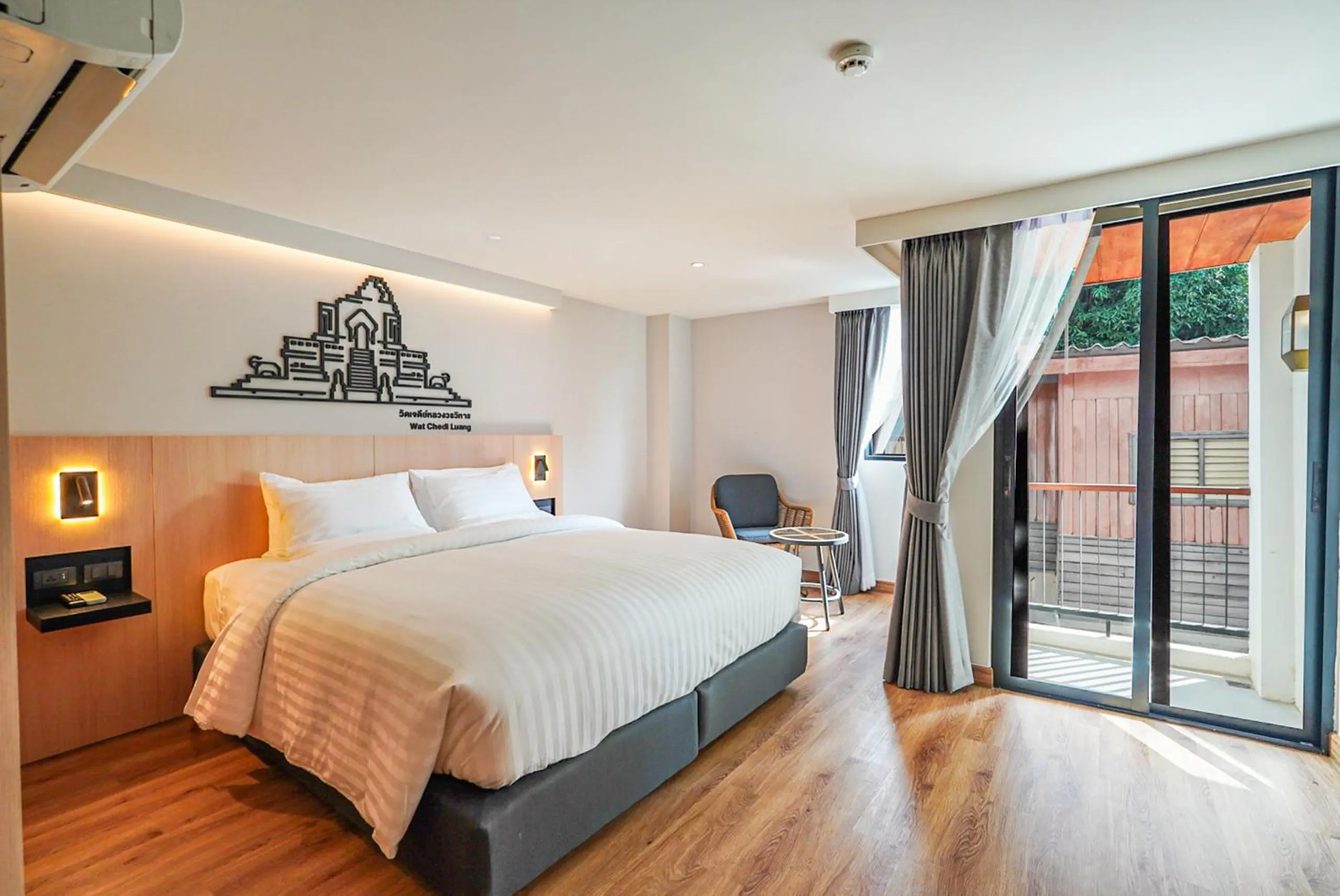 Photo of the whole room, Bed in March Hotel & Suite Riverside