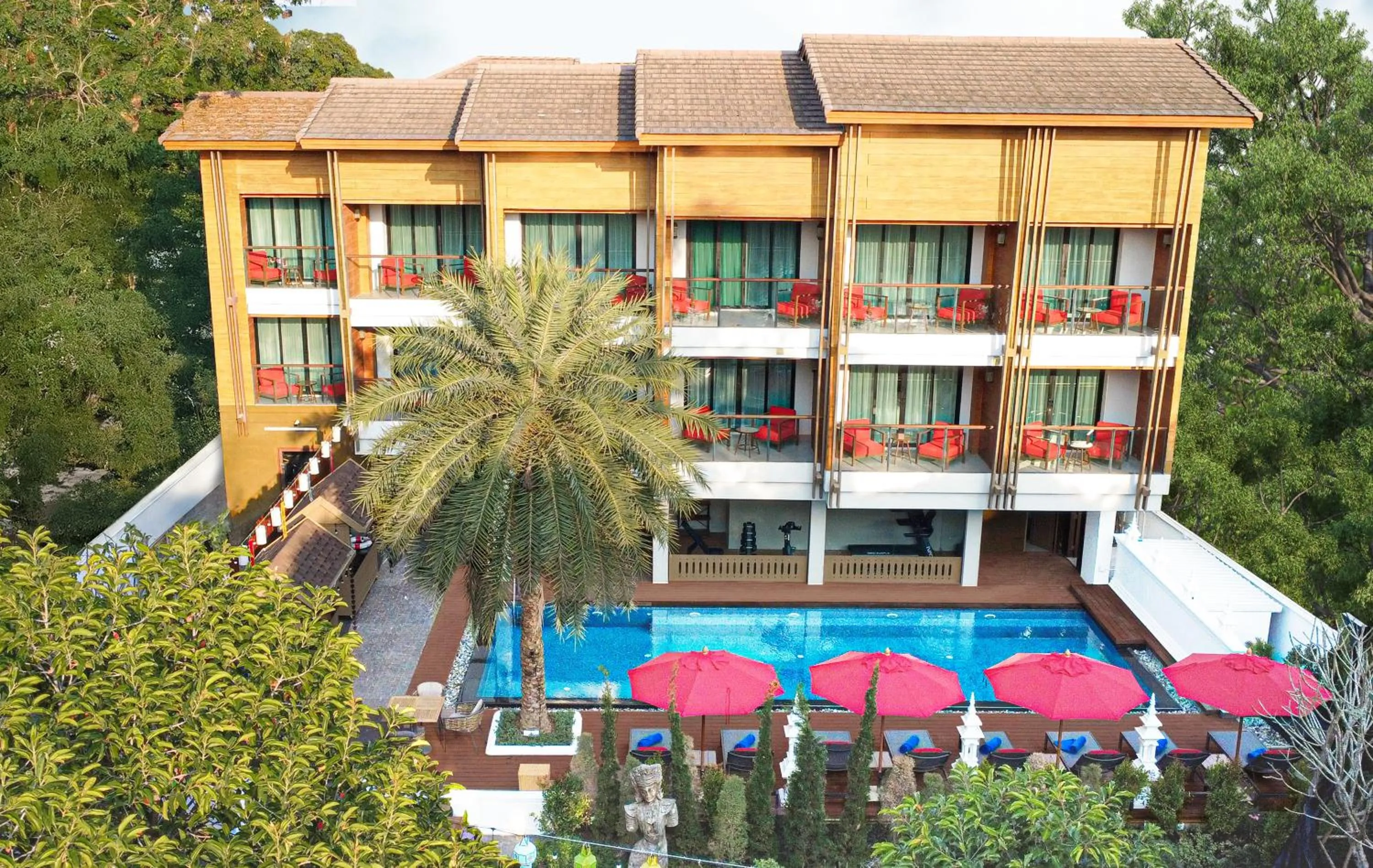 Property building in March Hotel & Suite Riverside