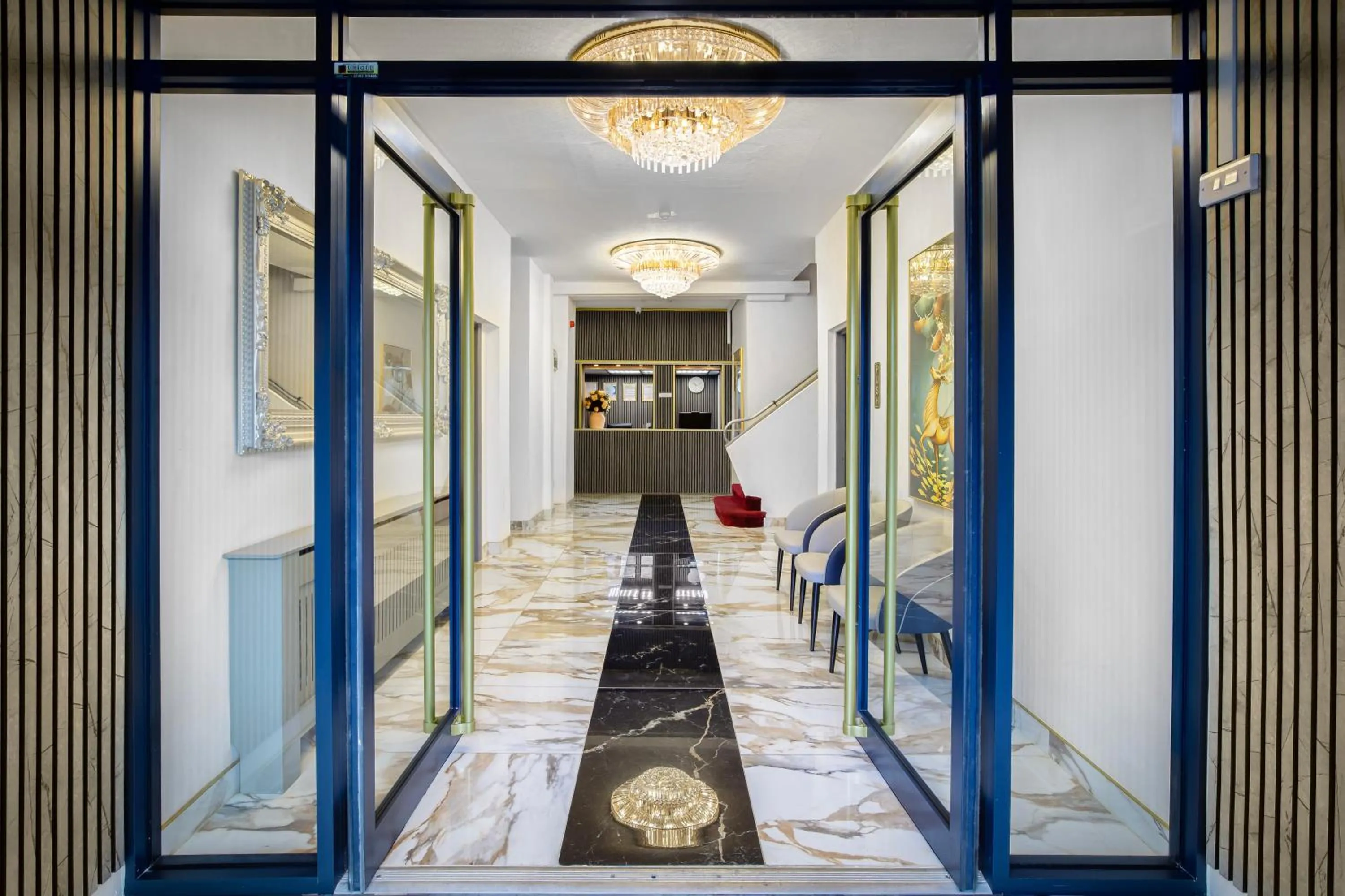 Facade/entrance in Empire Inn