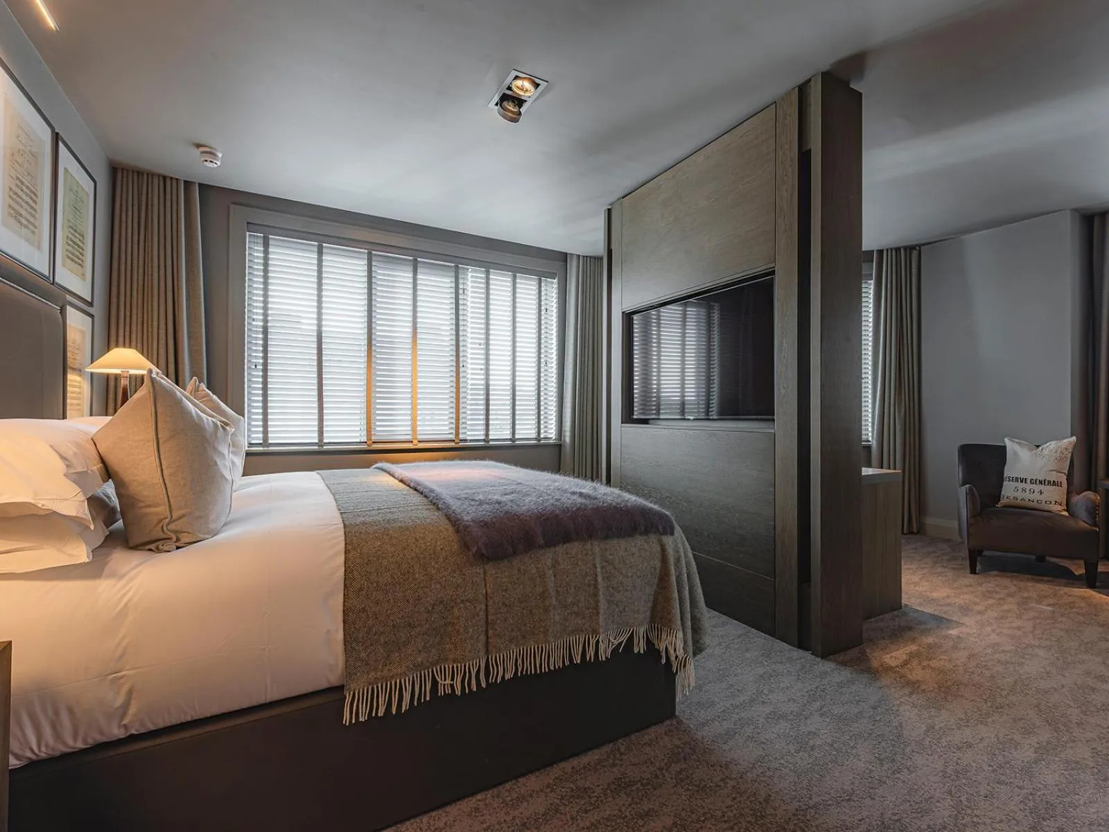 TV and multimedia, Bed in Dakota Newcastle