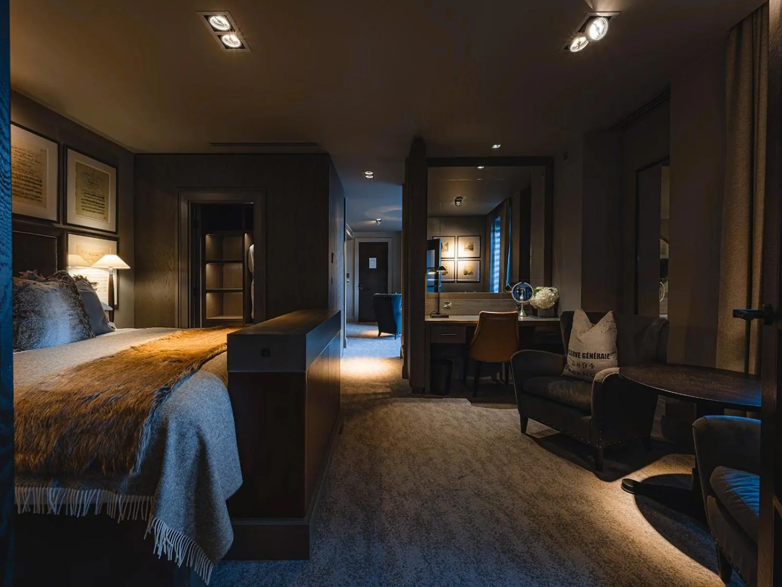 Photo of the whole room, Bed in Dakota Newcastle