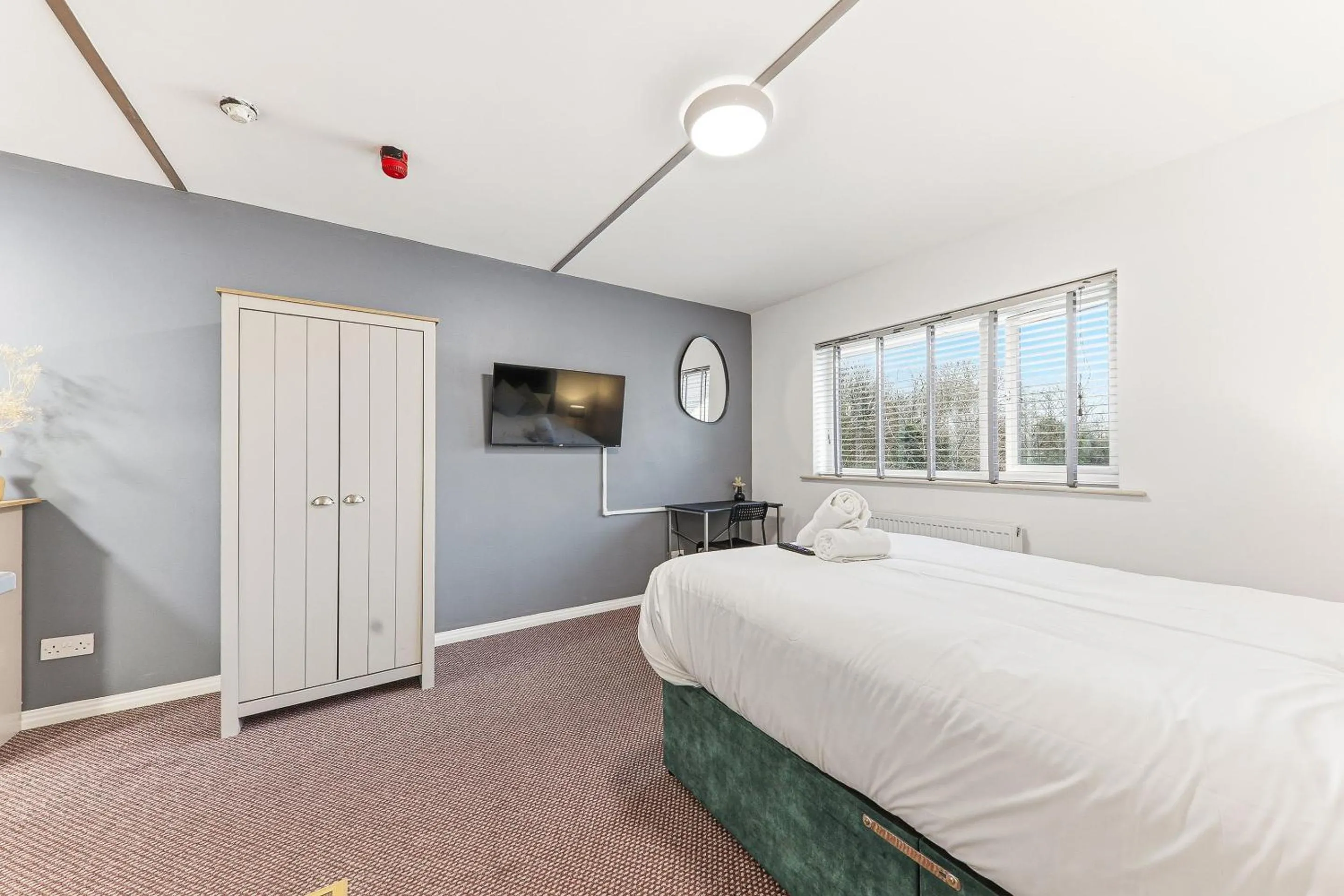 Bedroom, Bed in Hayy Studios at Castleford