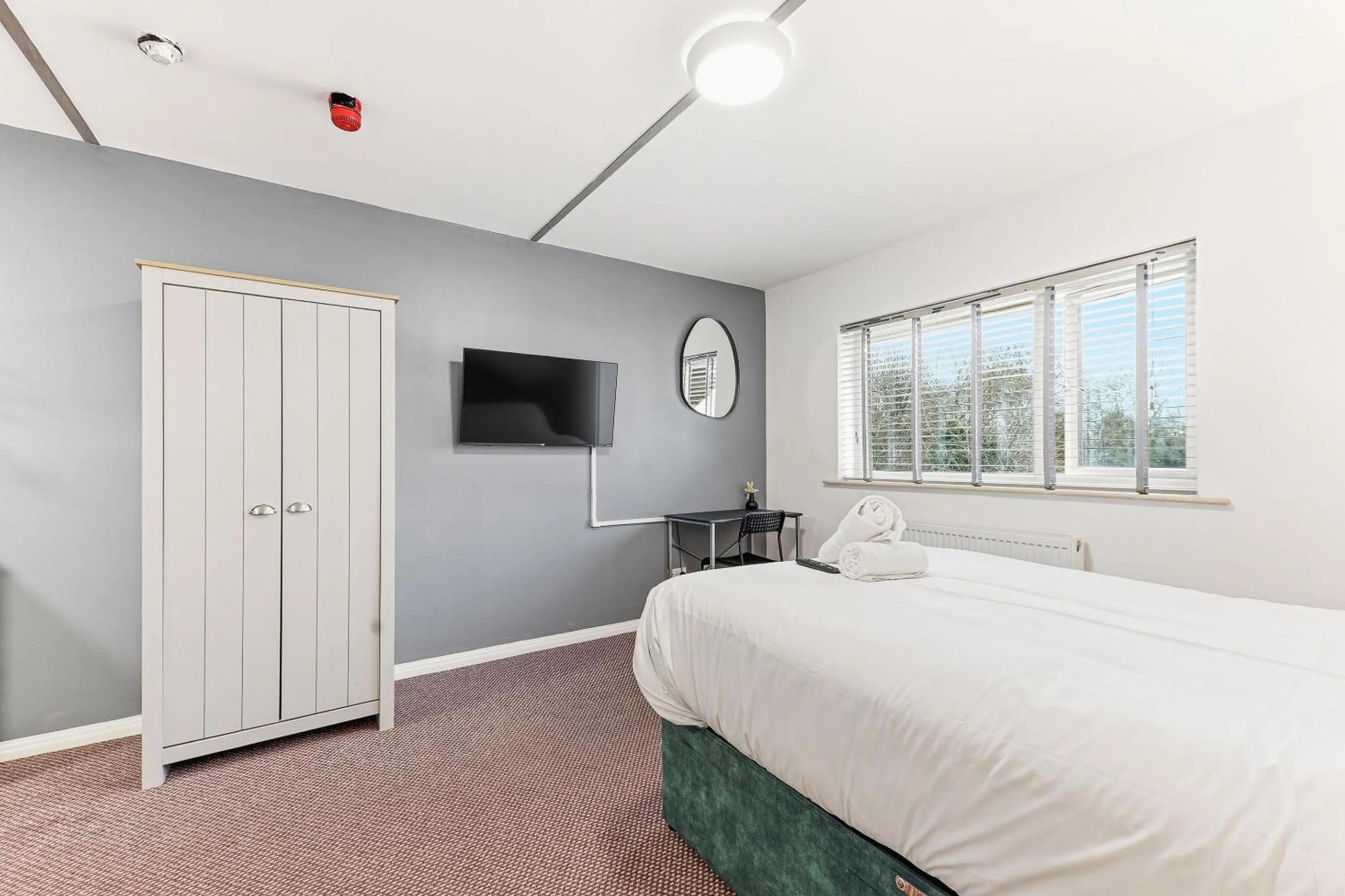 Bedroom, Bed in Hayy Studios at Castleford