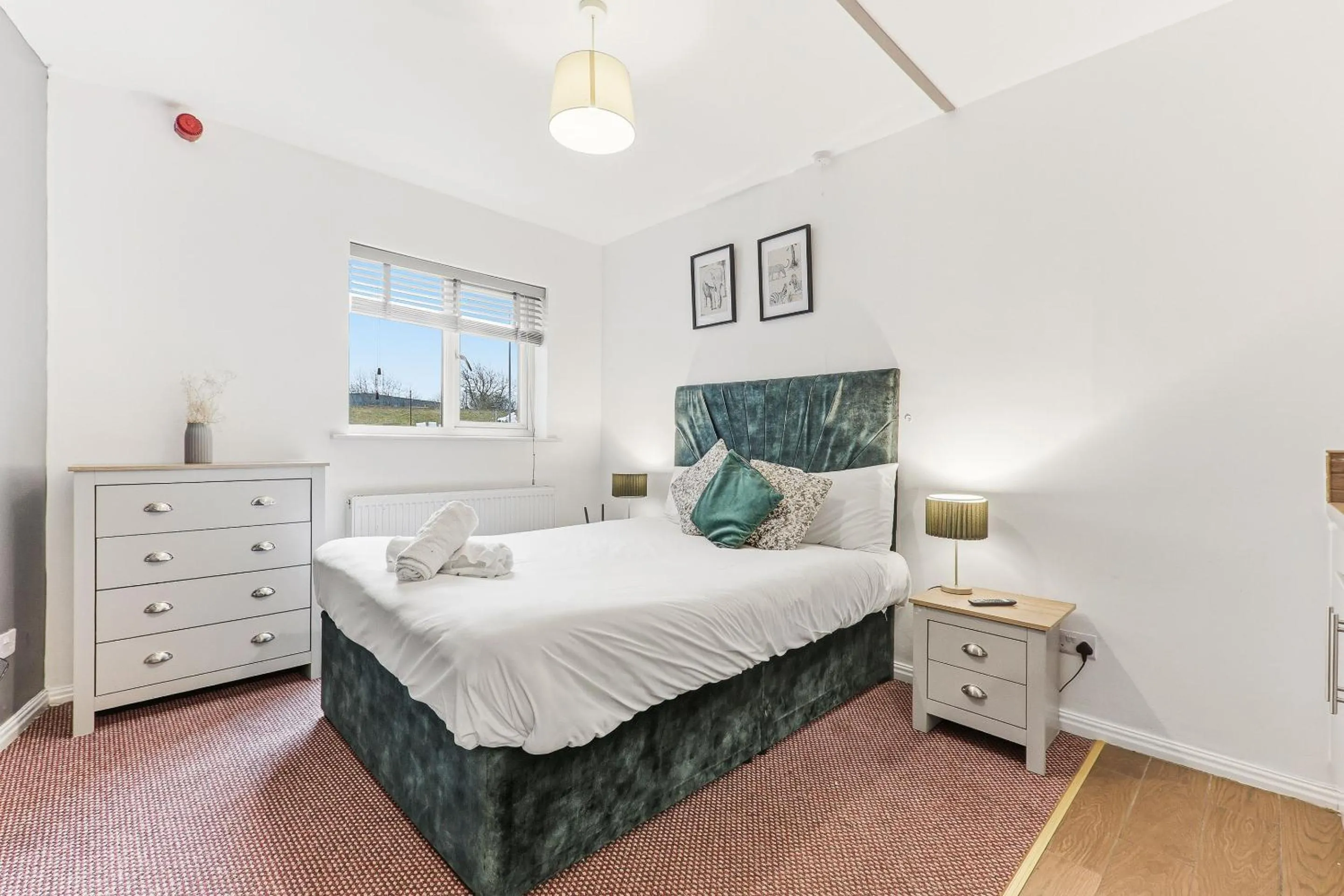 Bedroom, Bed in Hayy Studios at Castleford