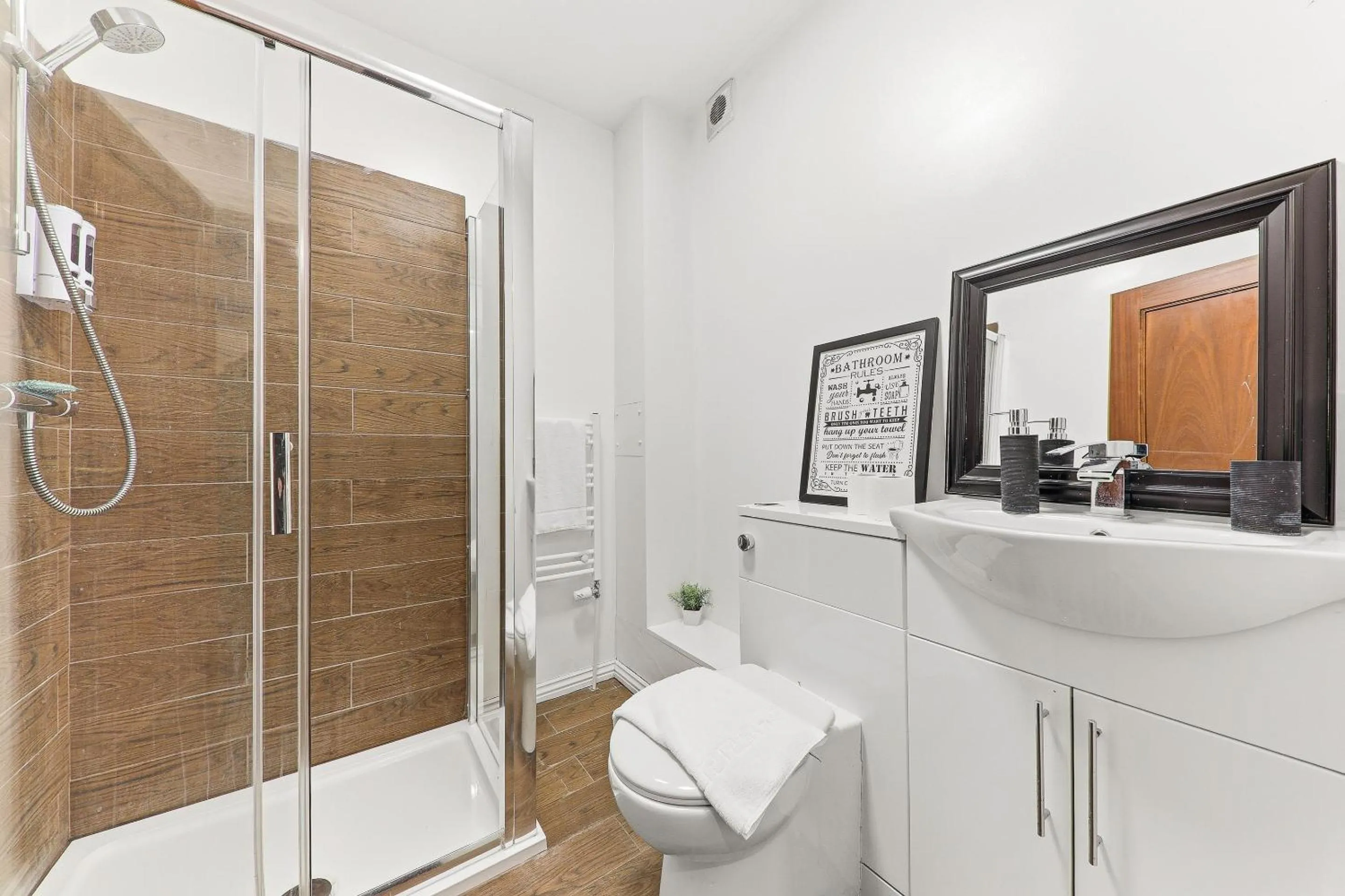Bathroom in Hayy Studios at Castleford