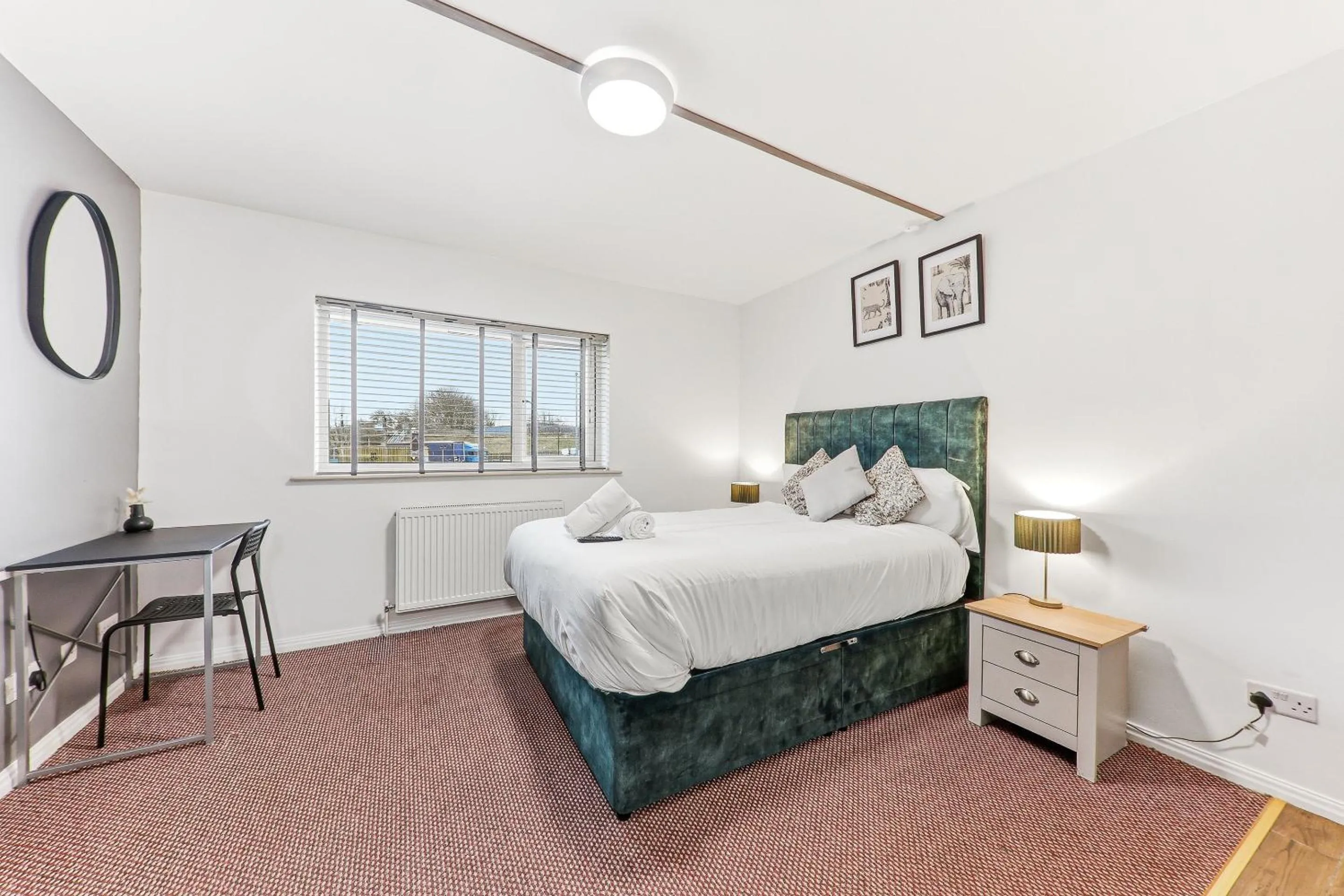 Bedroom, Bed in Hayy Studios at Castleford