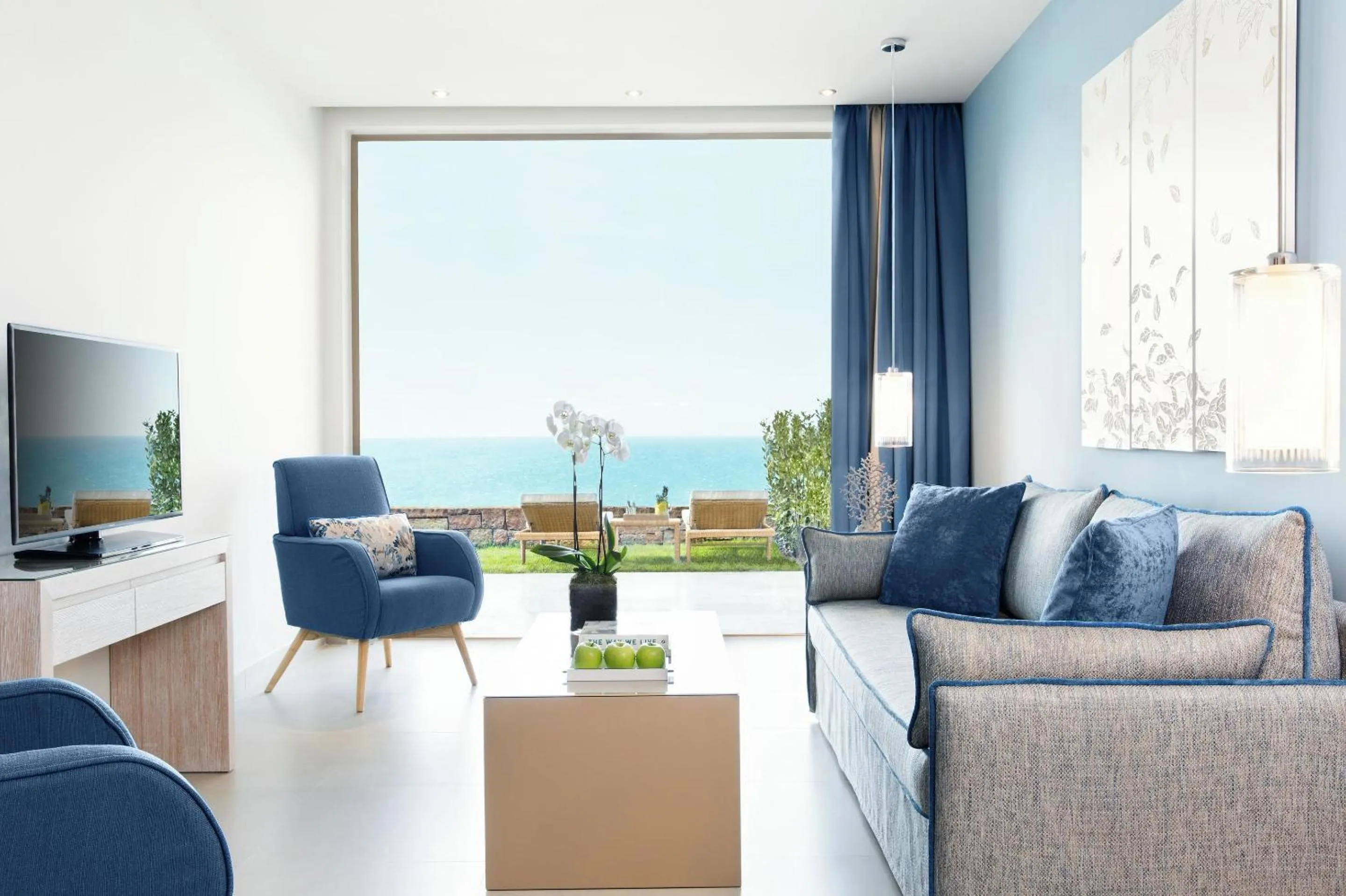 Photo of the whole room in Ikos Oceania