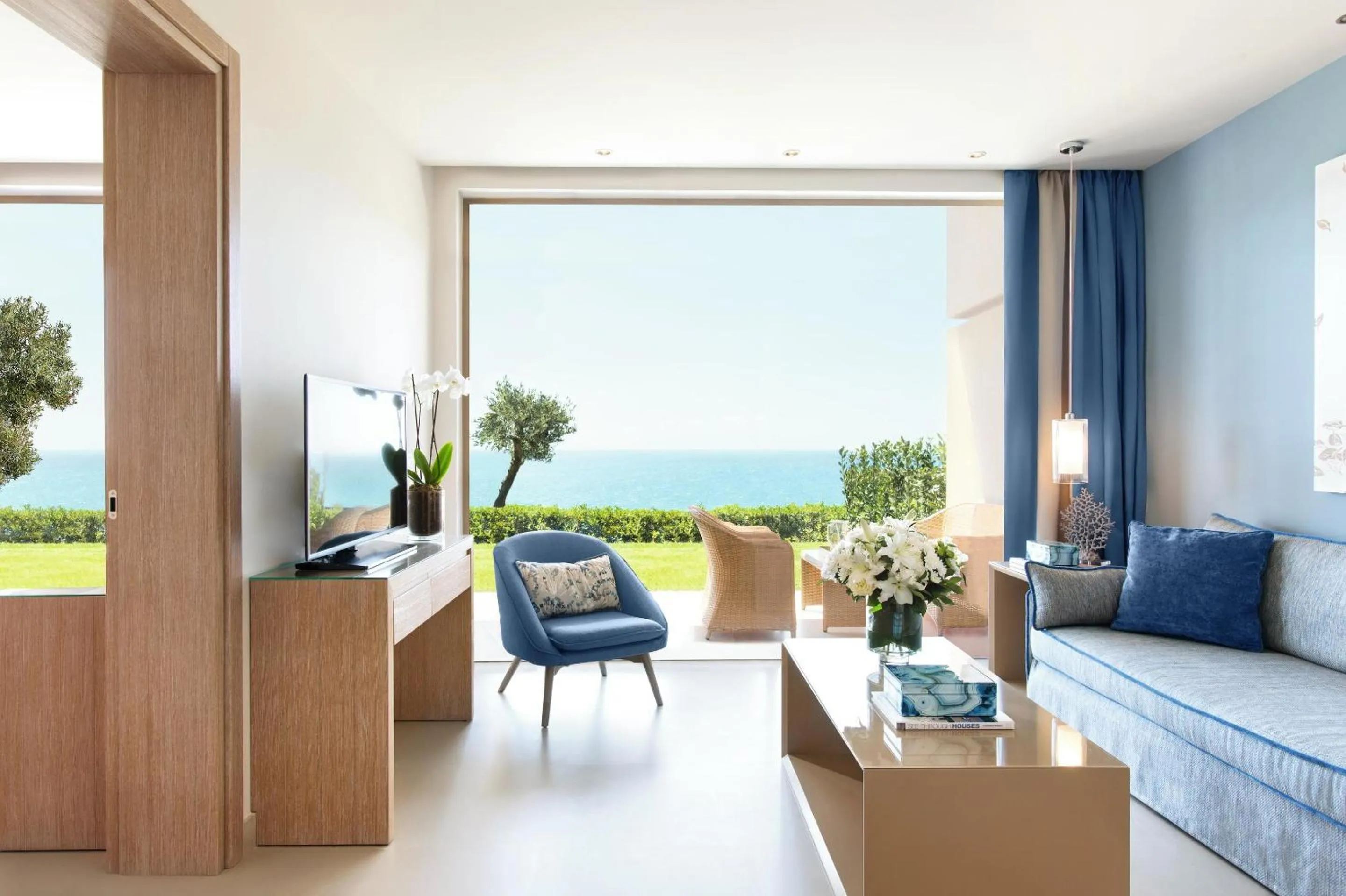 Photo of the whole room in Ikos Oceania