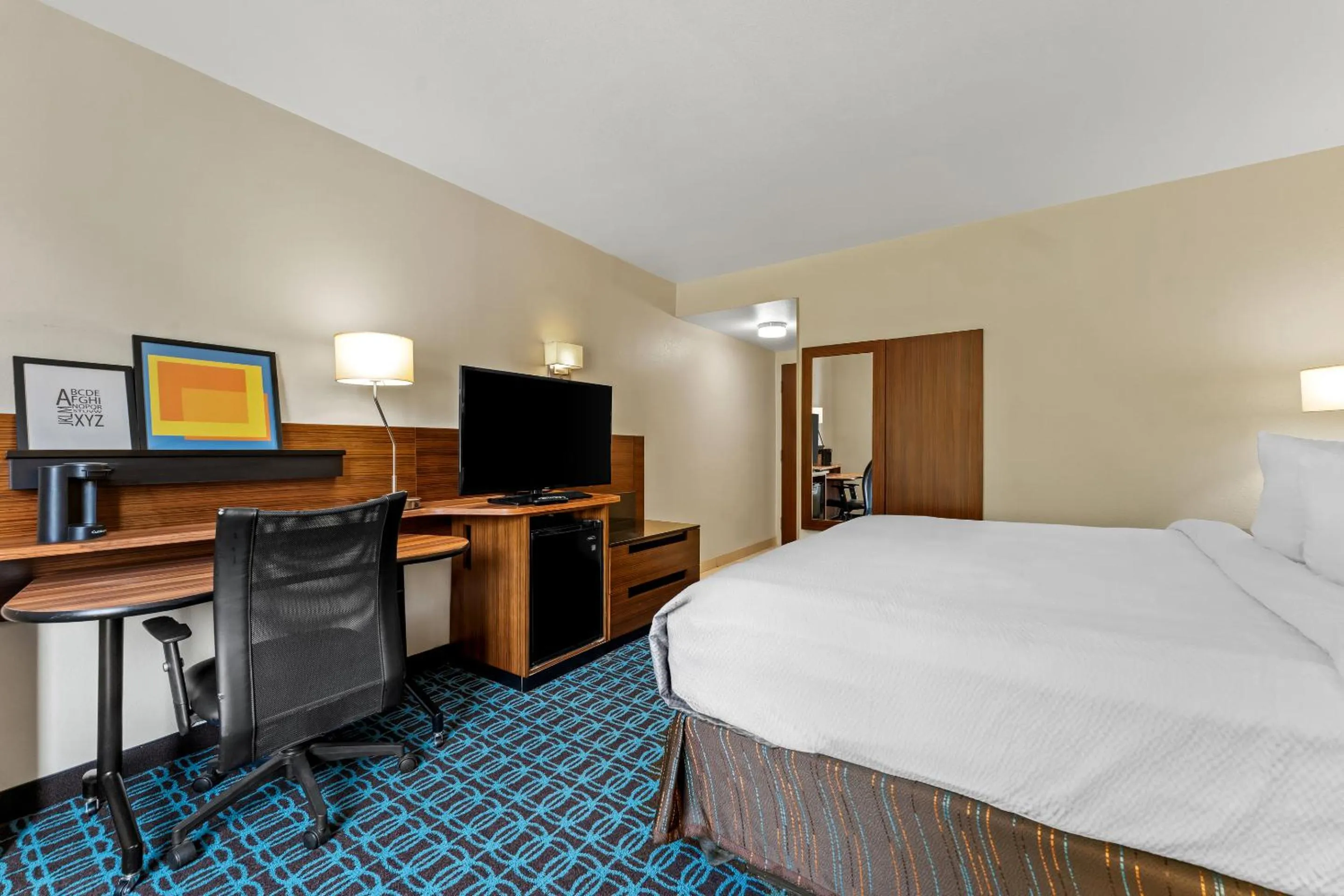 TV and multimedia in Rodeway Inn