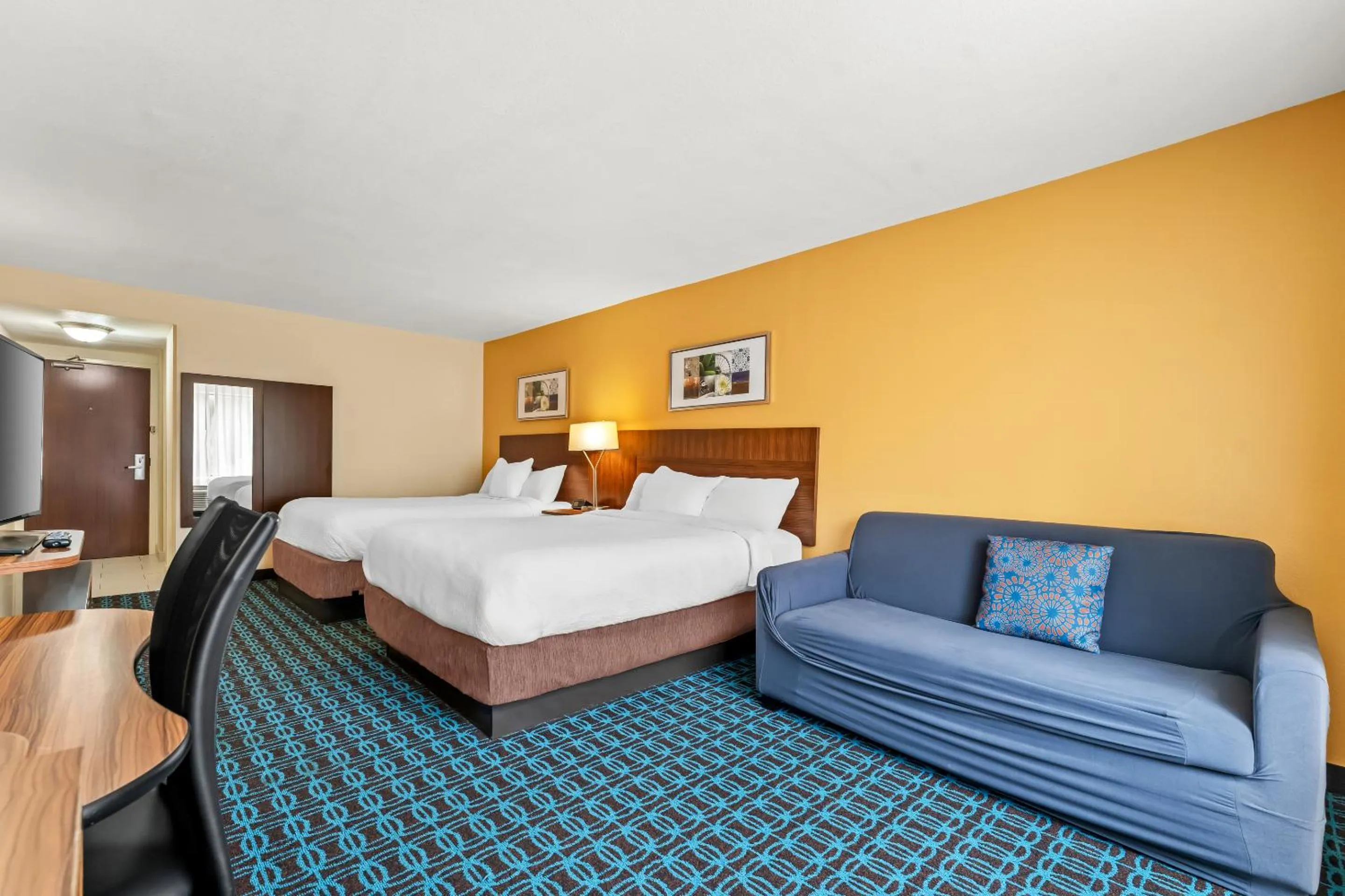 Bedroom in Rodeway Inn