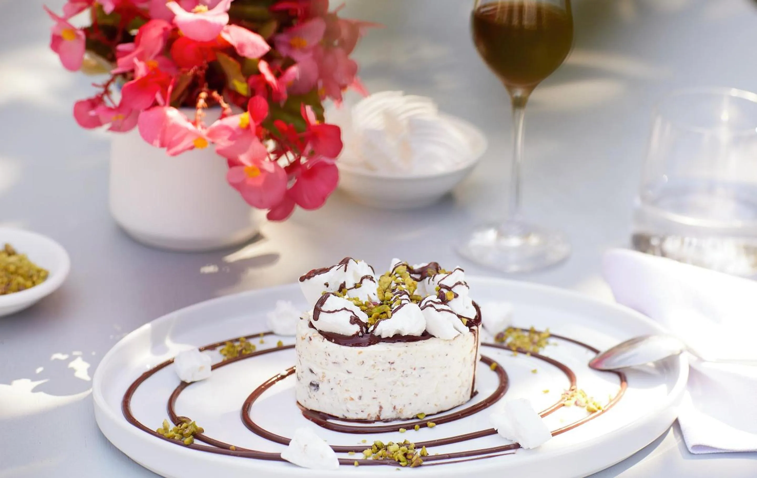 Restaurant/places to eat in Sani Club