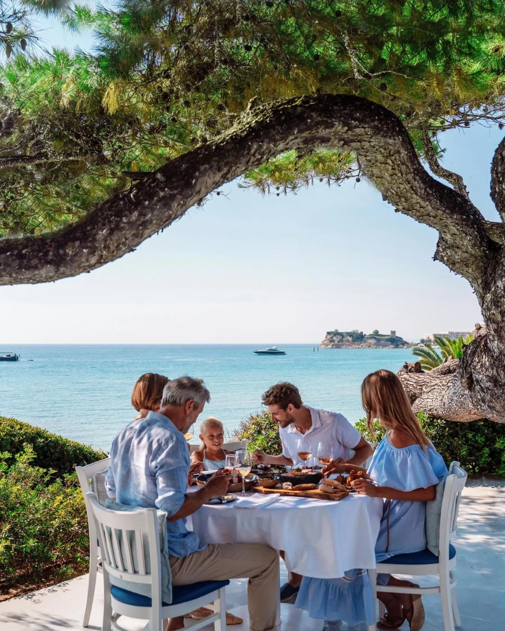 Restaurant/places to eat in Sani Club