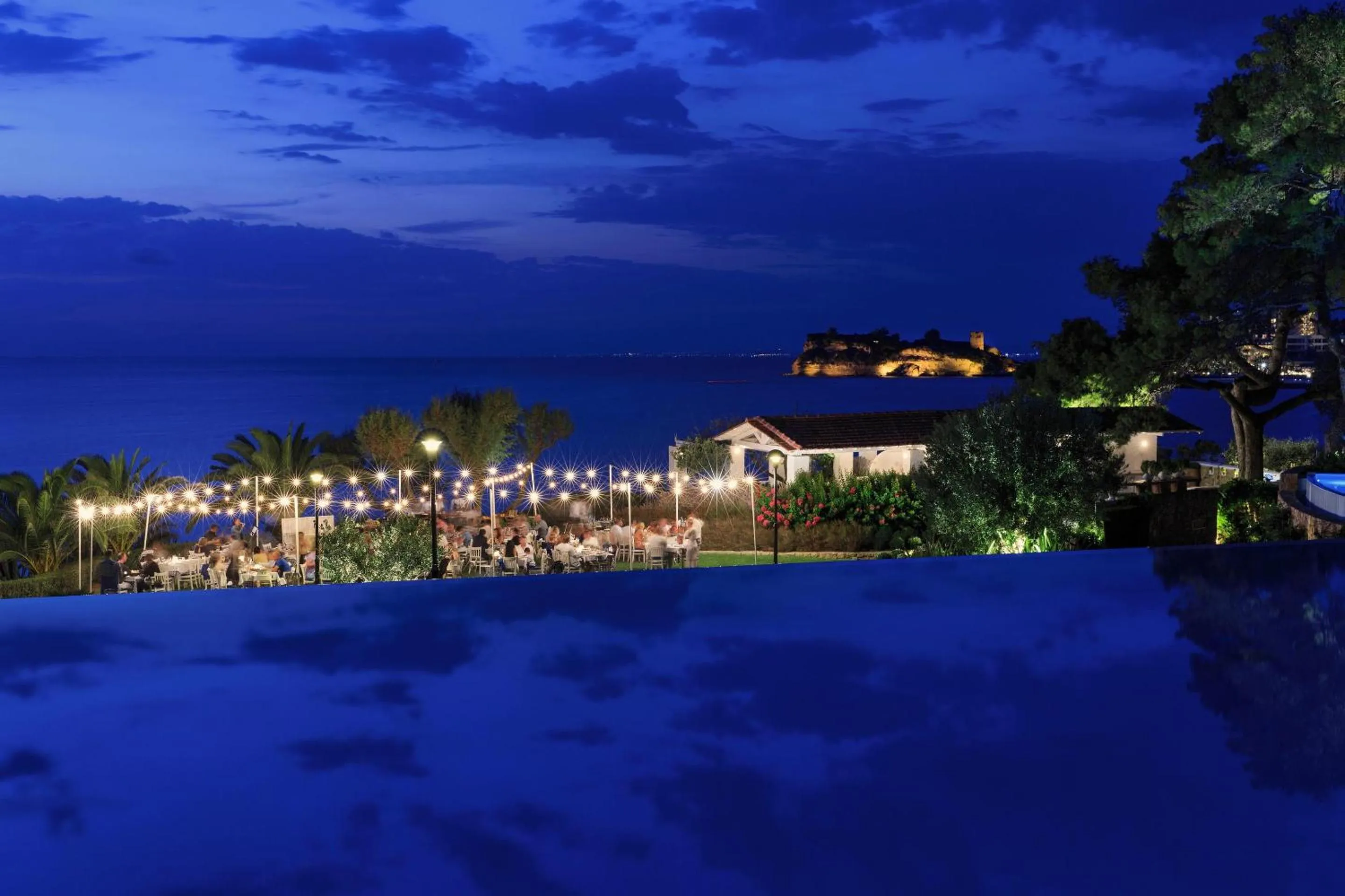 Restaurant/places to eat in Sani Club