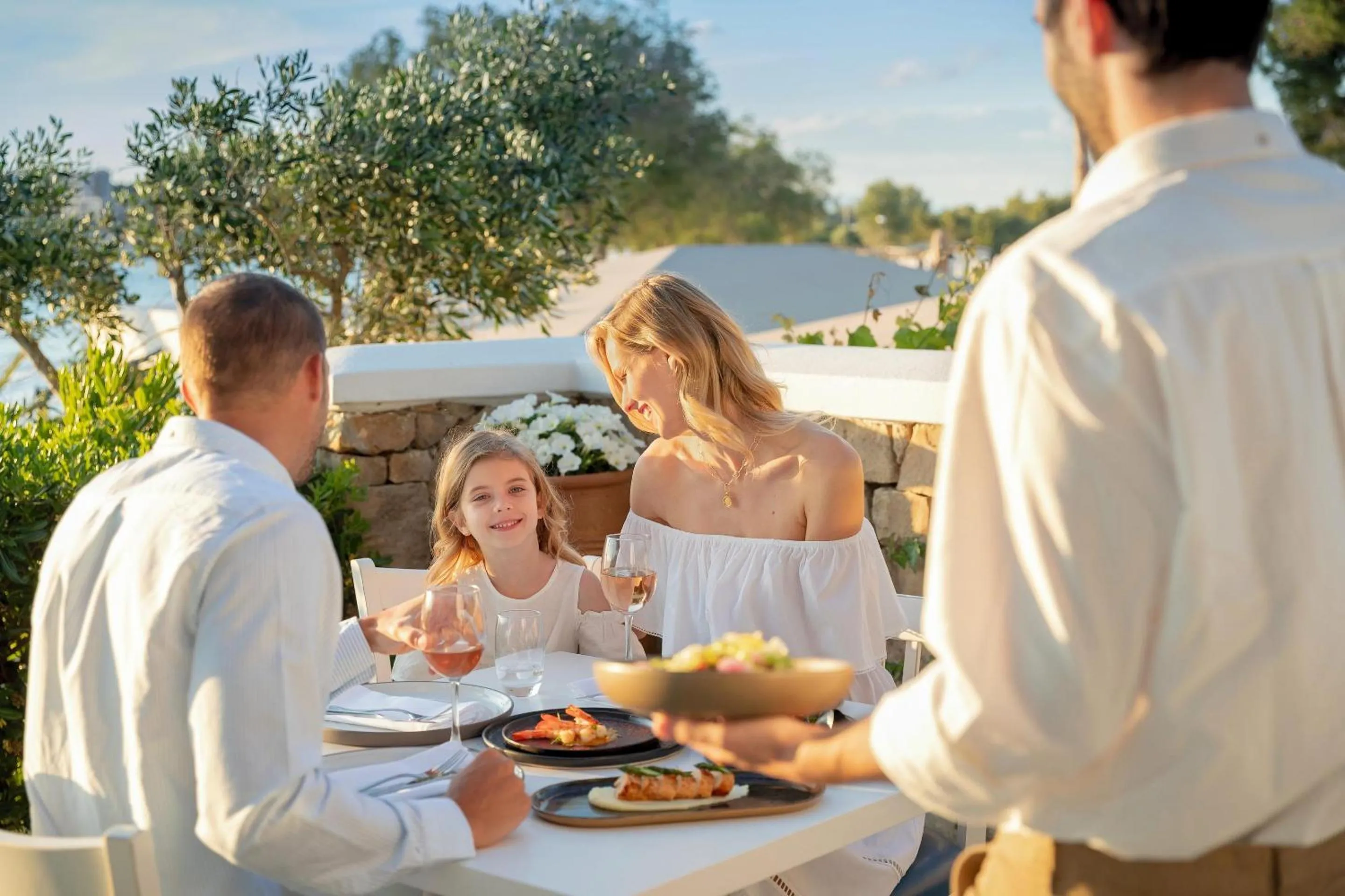 Restaurant/places to eat in Sani Club