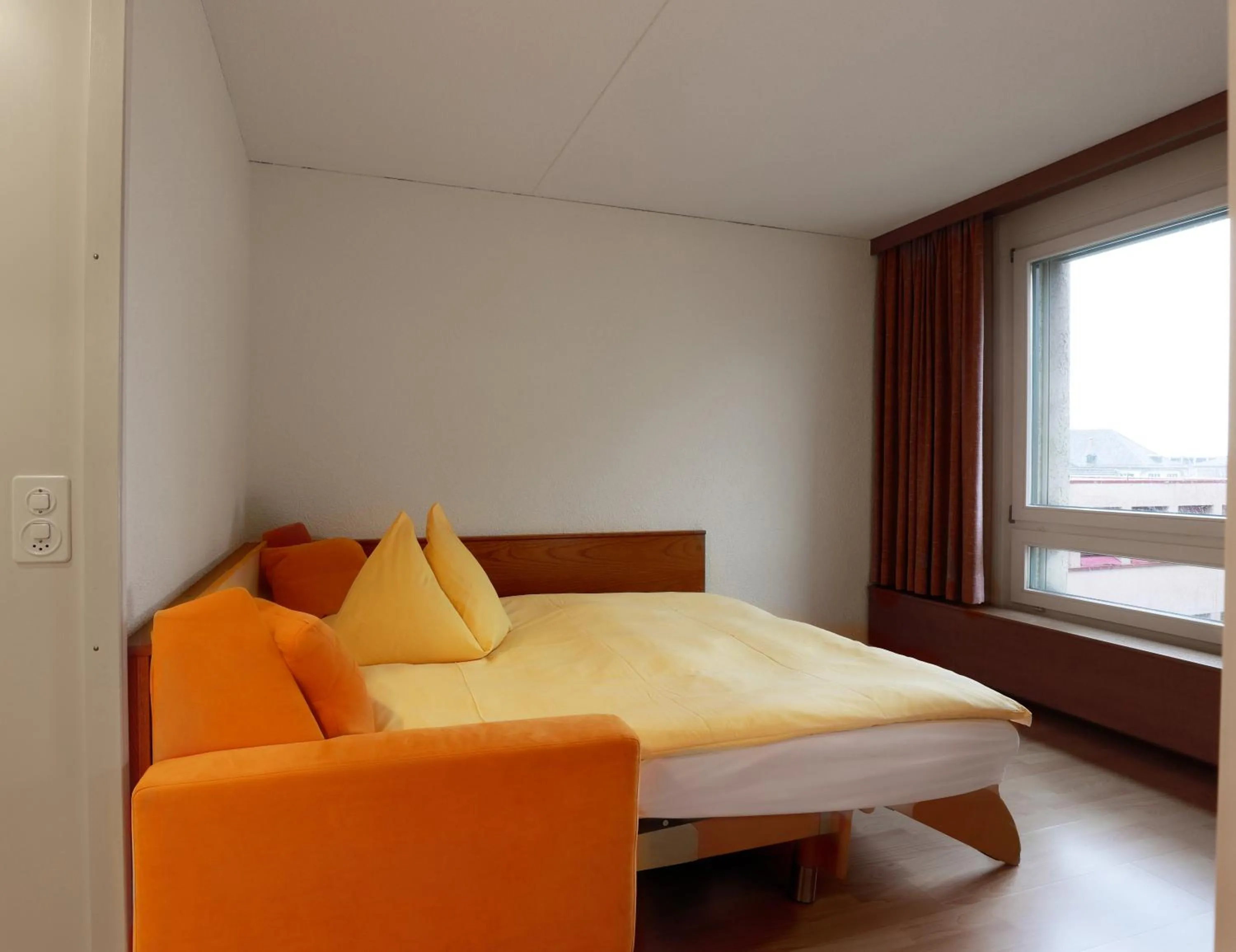 Living room, Bed in Hotel Thurgauerhof Self-Check-in