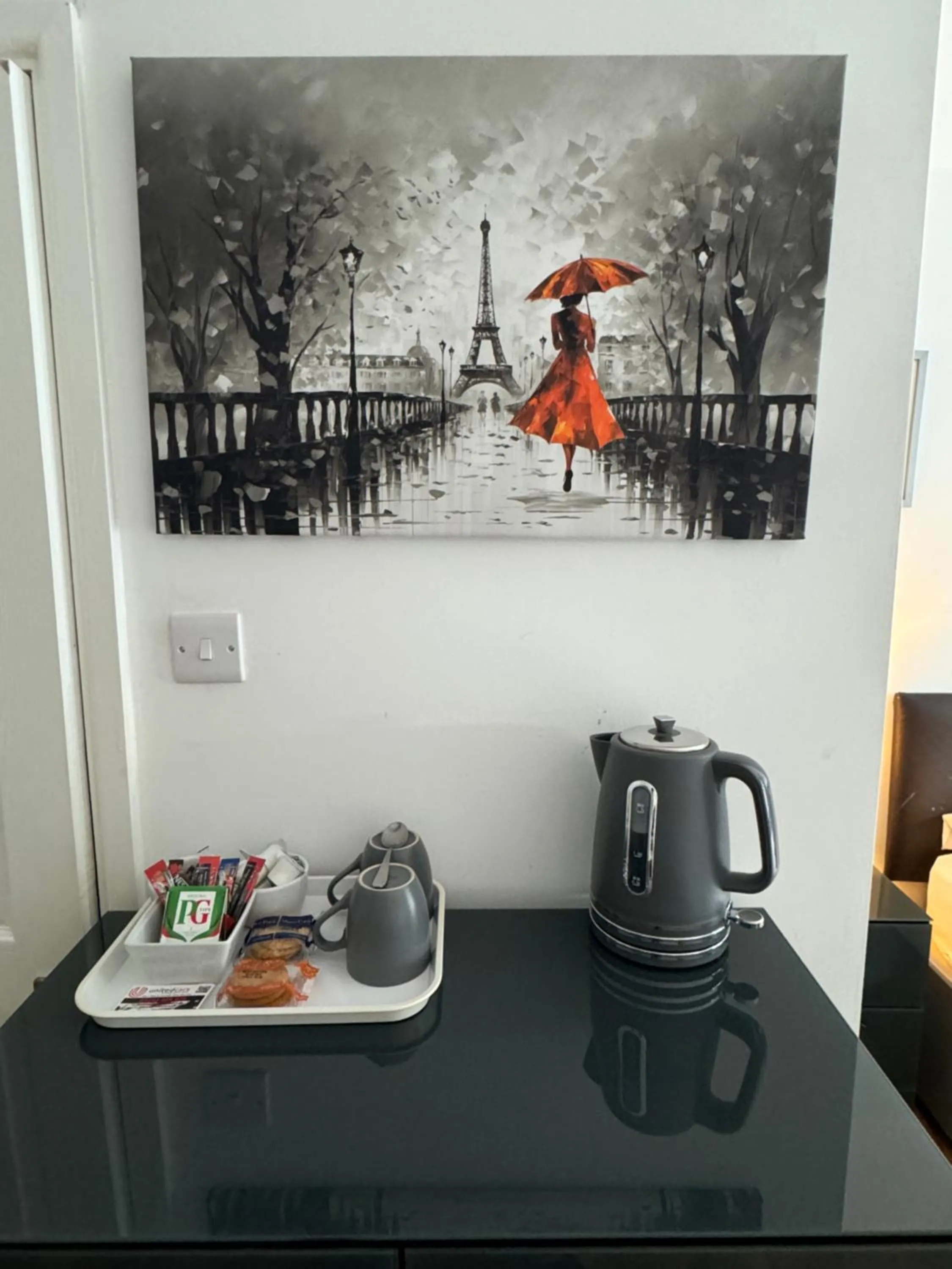 Oakhurst Gatwick Traditional English B&B & bookable Holiday parking deals GATWICK transport