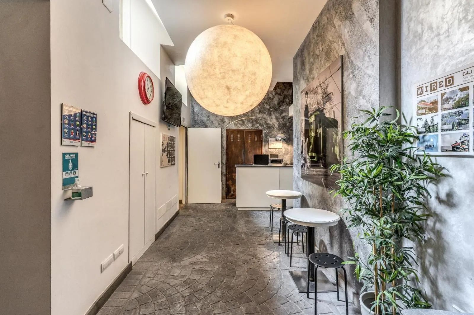 Lobby or reception in iRooms Campo dei Fiori