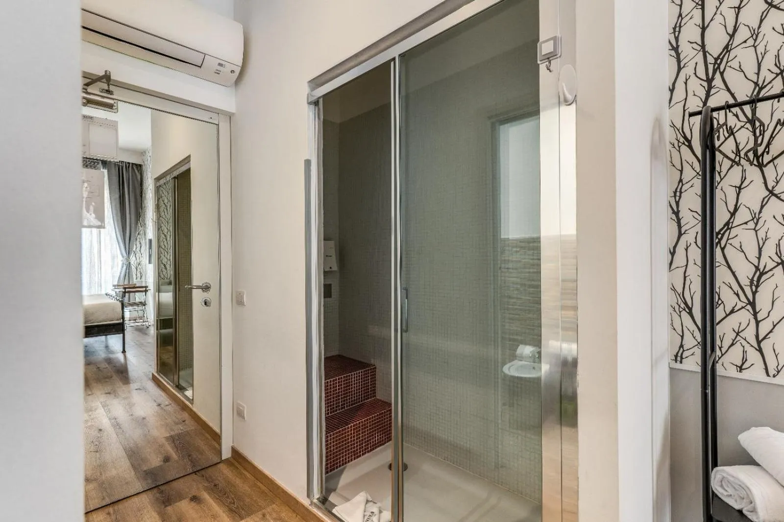 Shower in iRooms Campo dei Fiori