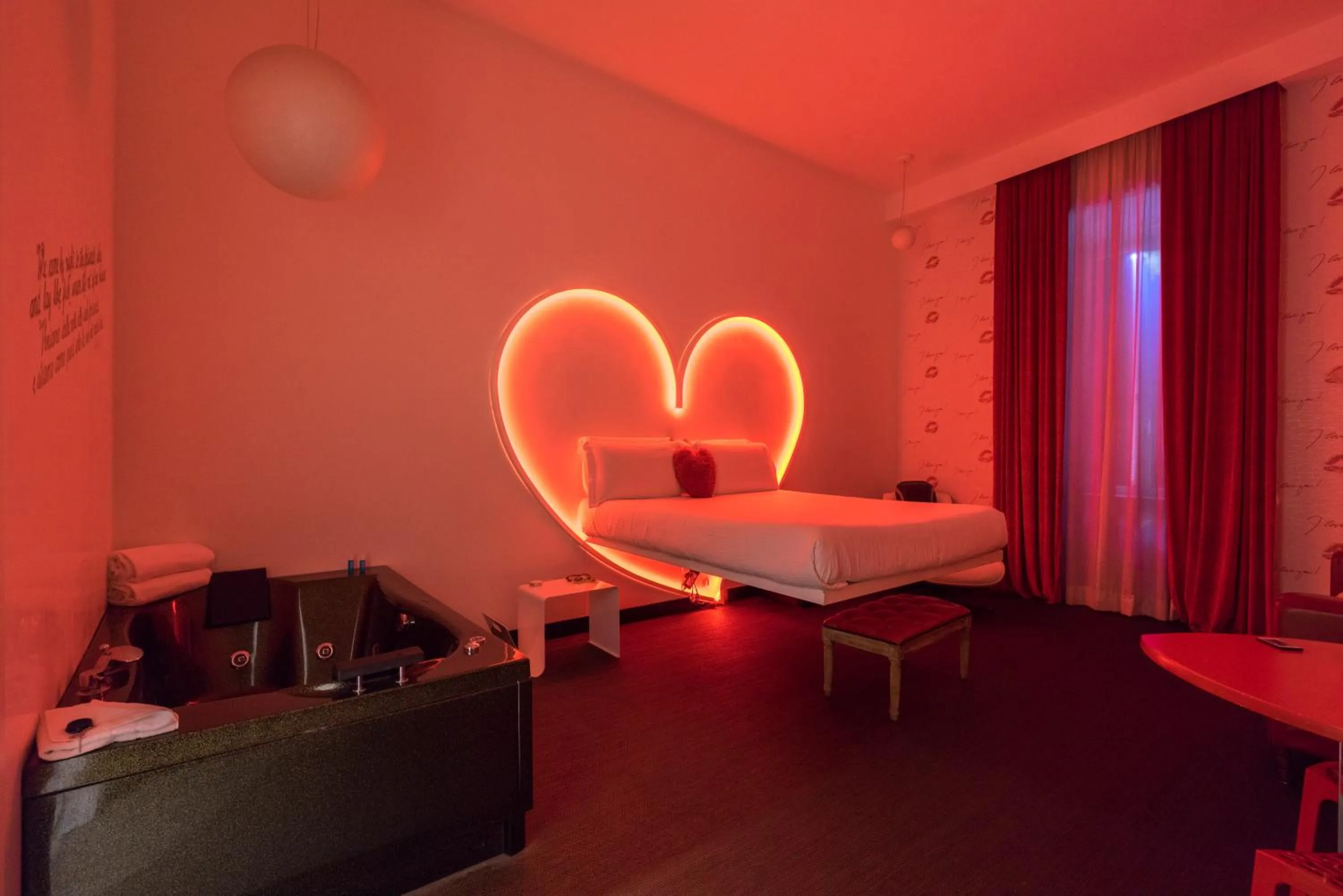 Hot Tub, Bed in iRooms Campo dei Fiori