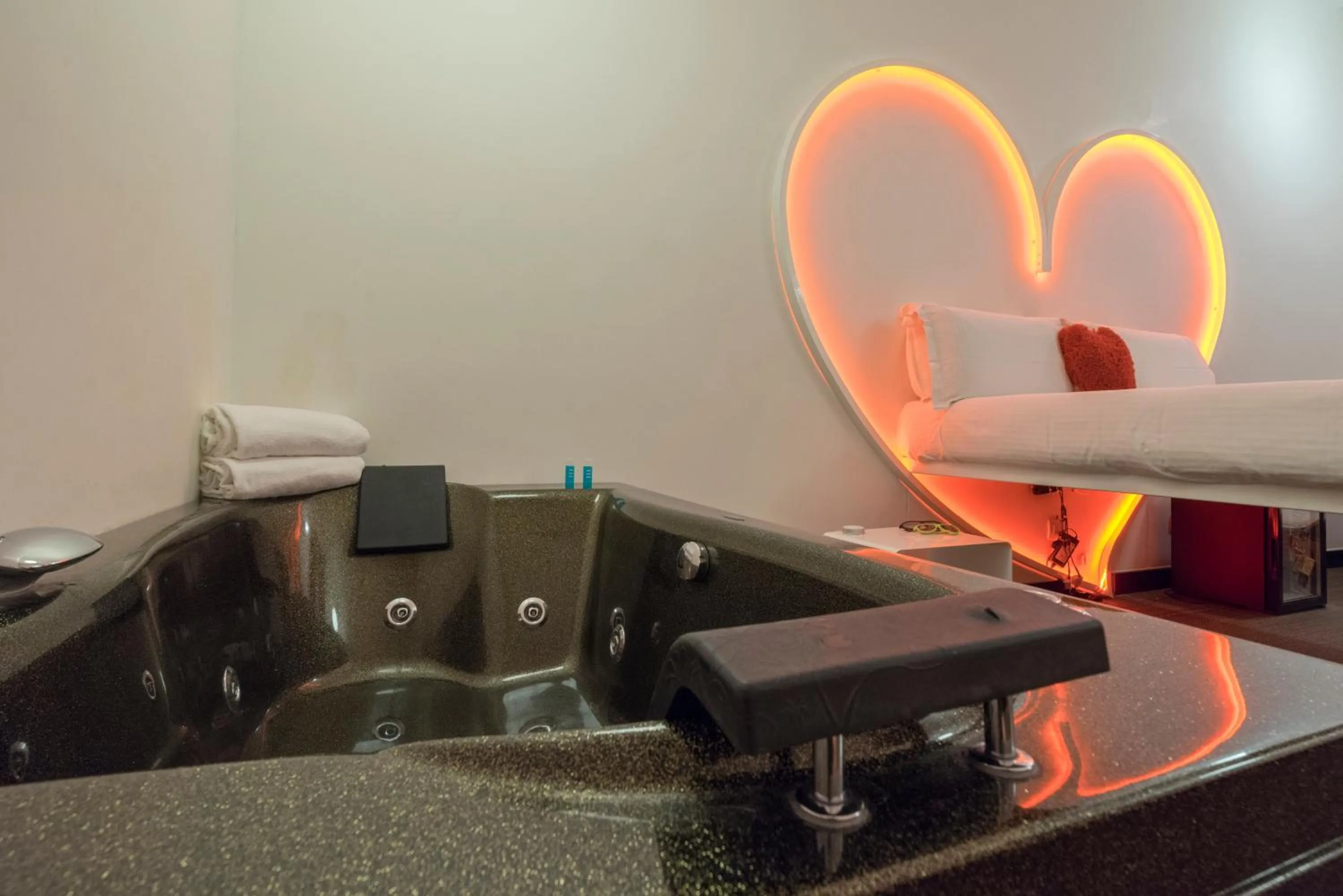 Hot Tub in iRooms Campo dei Fiori