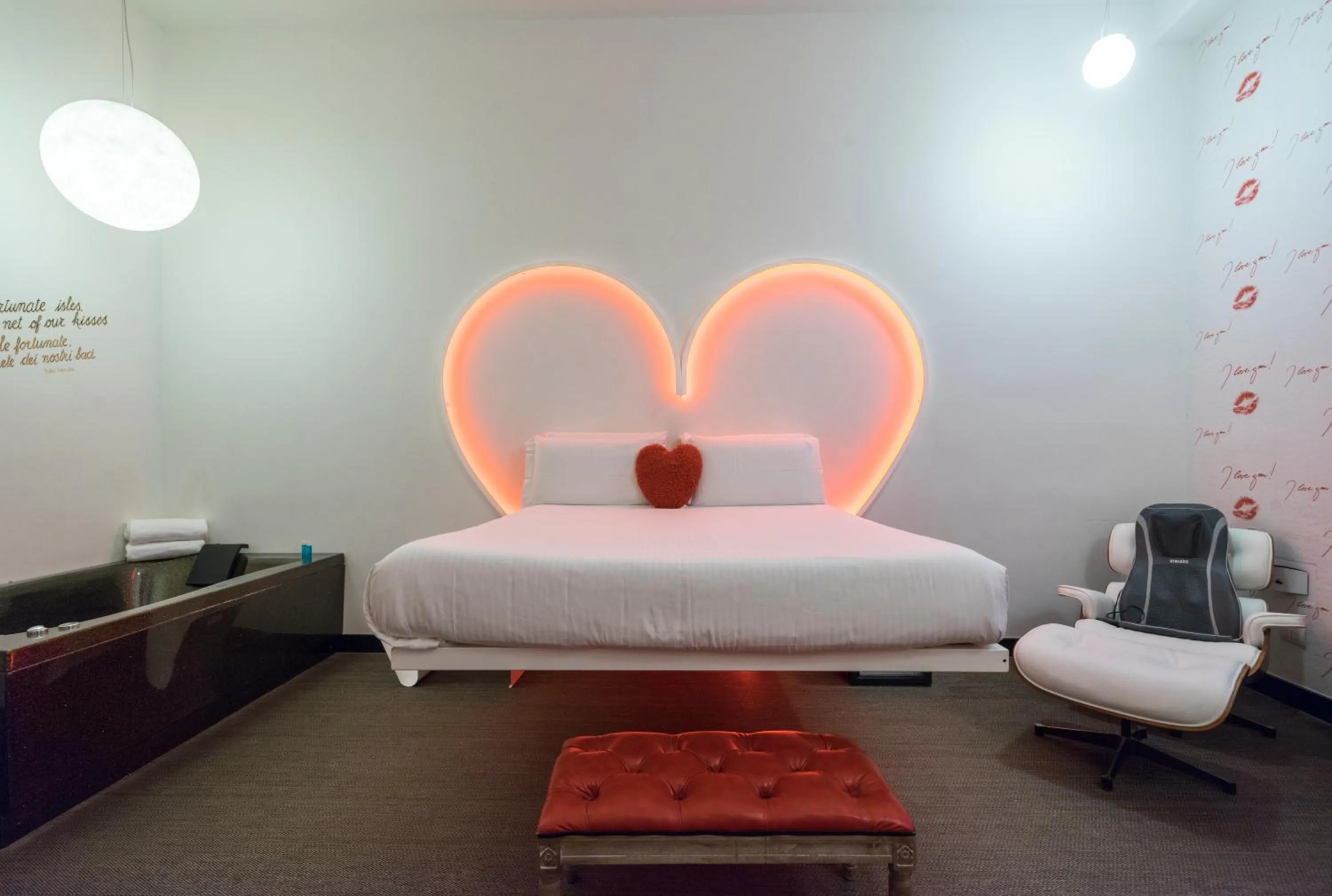 Hot Tub in iRooms Campo dei Fiori