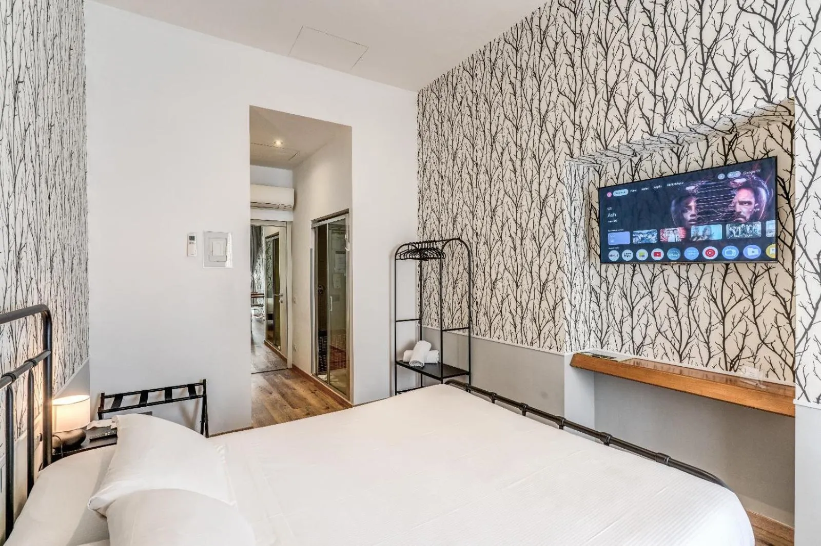 Photo of the whole room, Bed in iRooms Campo dei Fiori