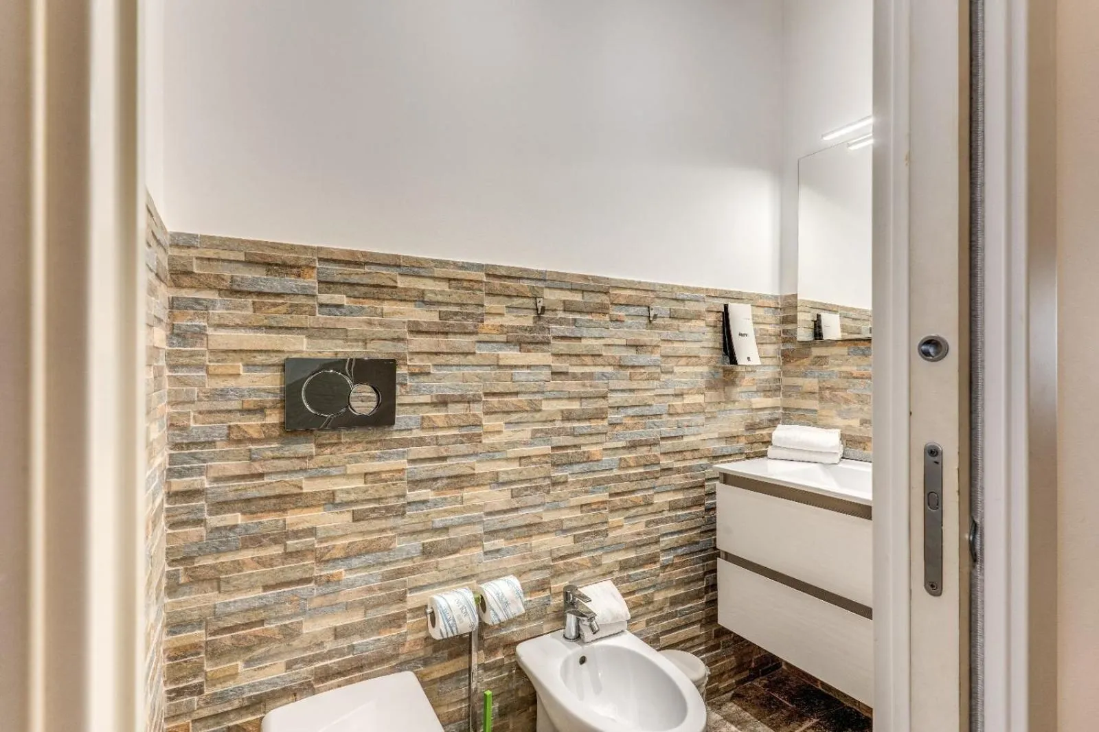 Toilet in iRooms Campo dei Fiori