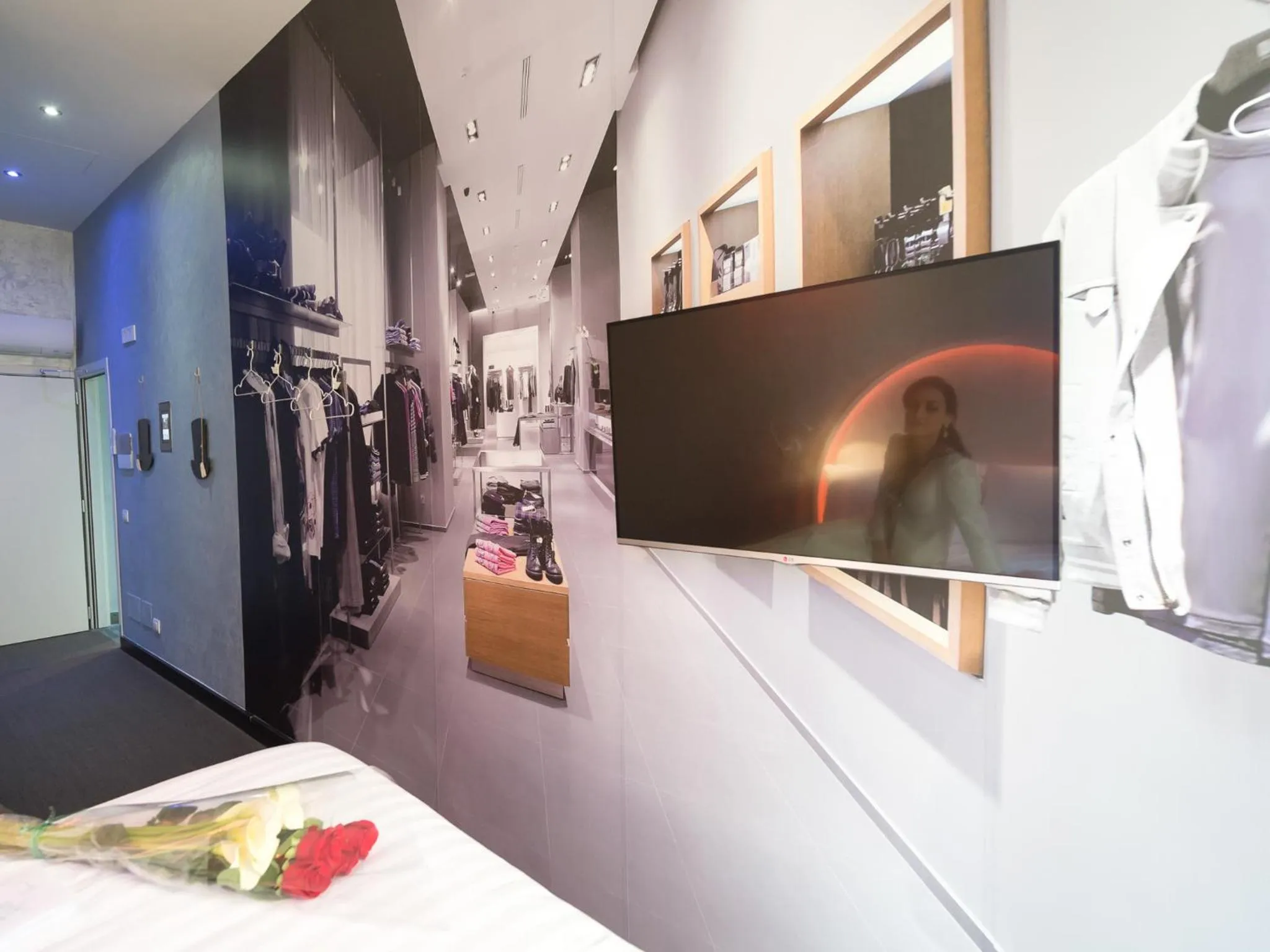 Decorative detail, Bed in iRooms Campo dei Fiori