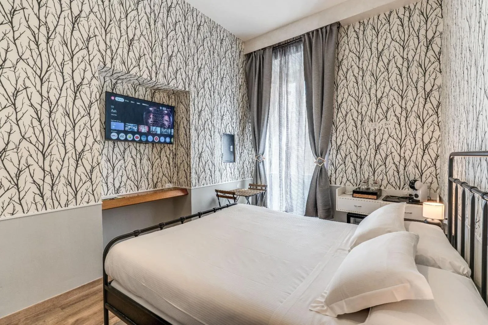 Bedroom, Bed in iRooms Campo dei Fiori