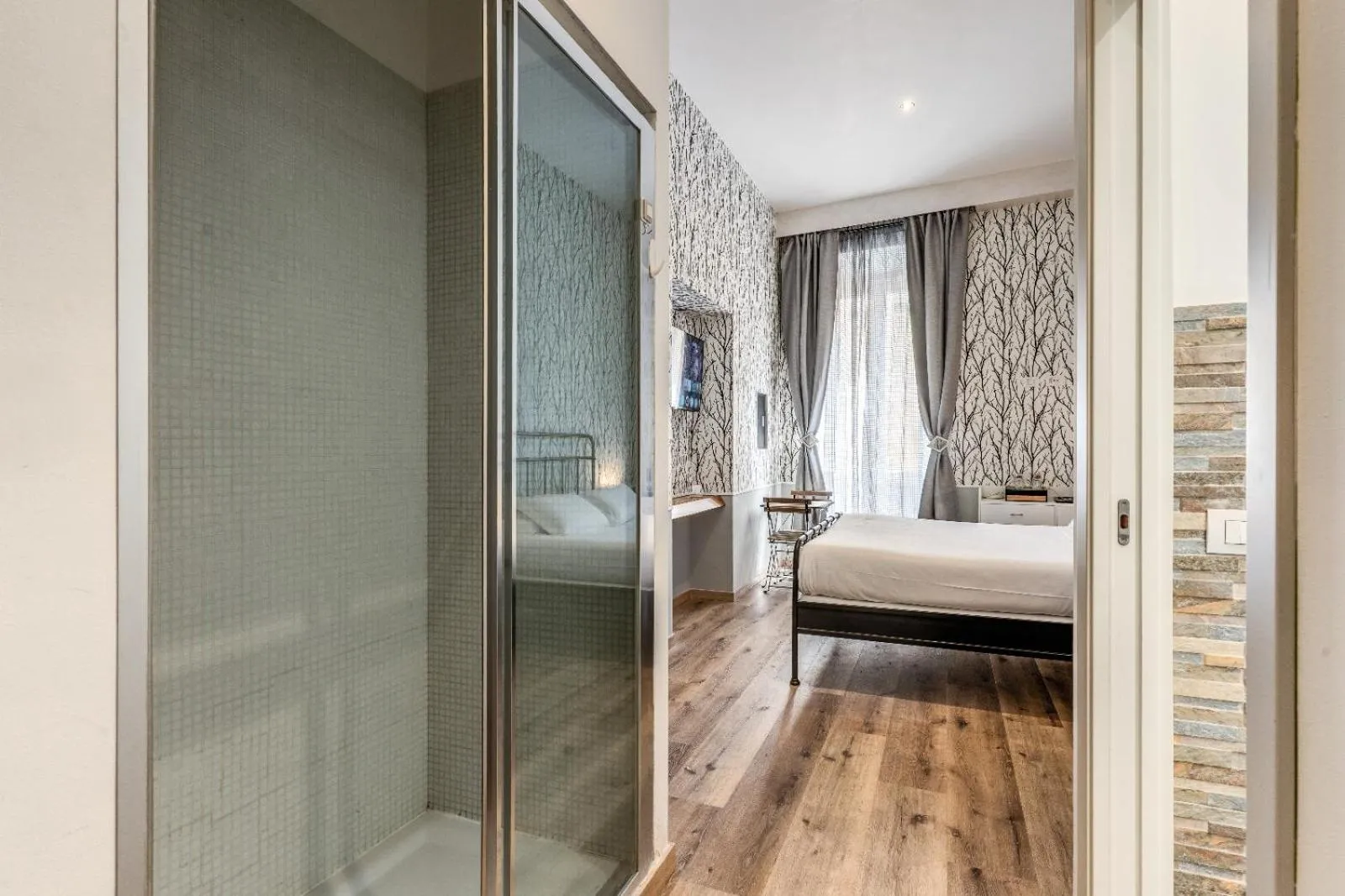 Photo of the whole room, Bed in iRooms Campo dei Fiori