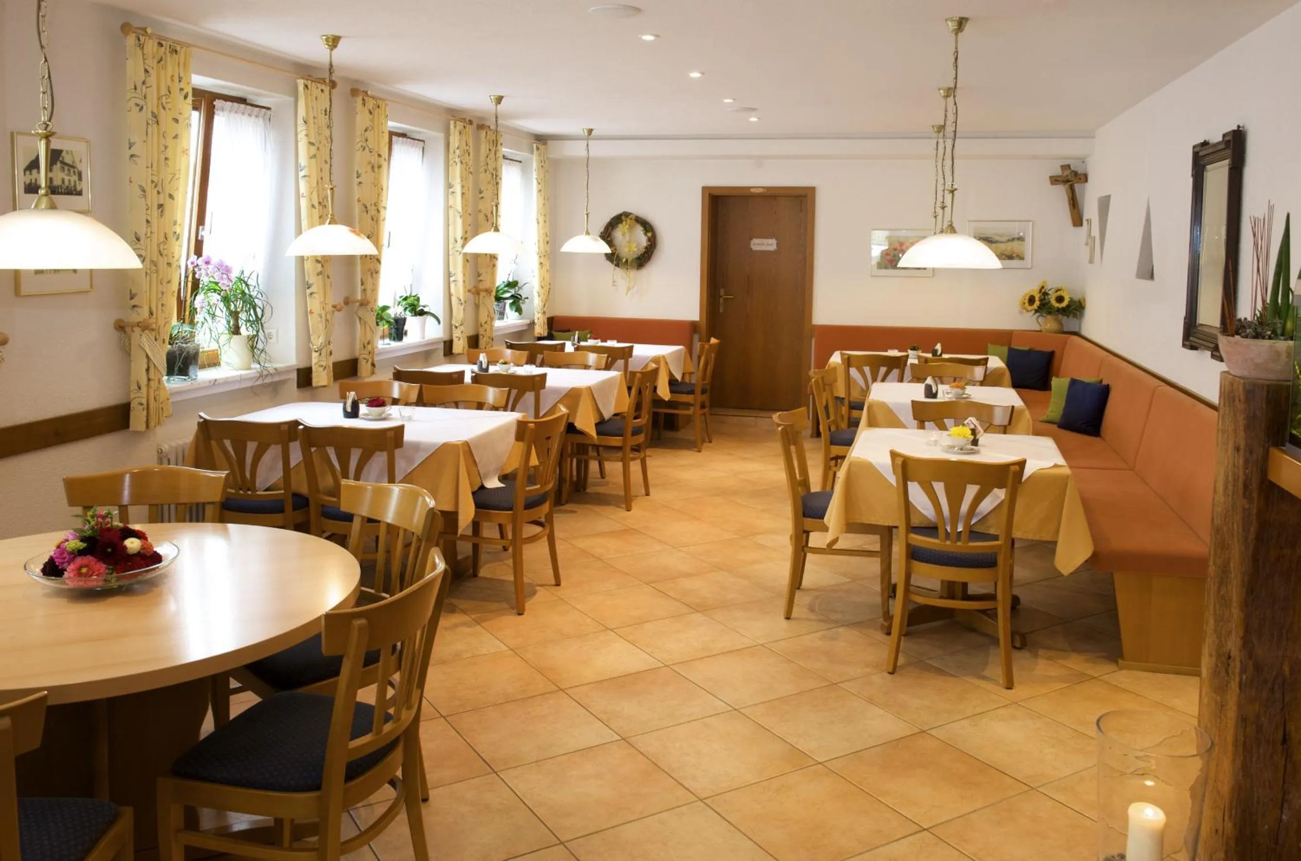 Restaurant/places to eat in Gasthof zum Kreuz