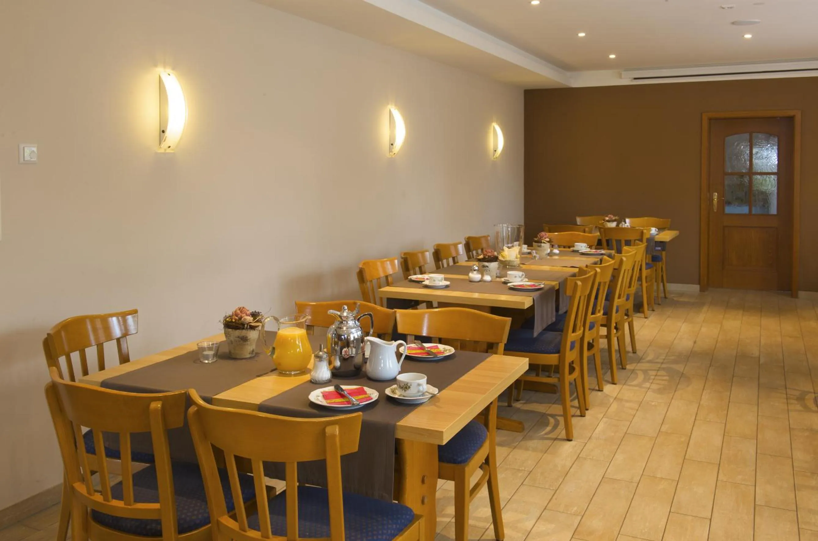 Restaurant/places to eat in Gasthof zum Kreuz