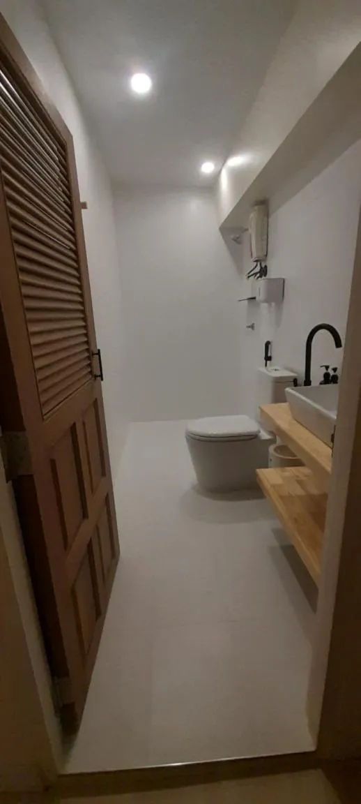 Bathroom in To The Moon Guesthouse