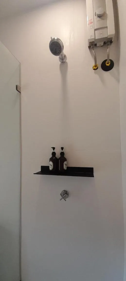 Shower in To The Moon Guesthouse