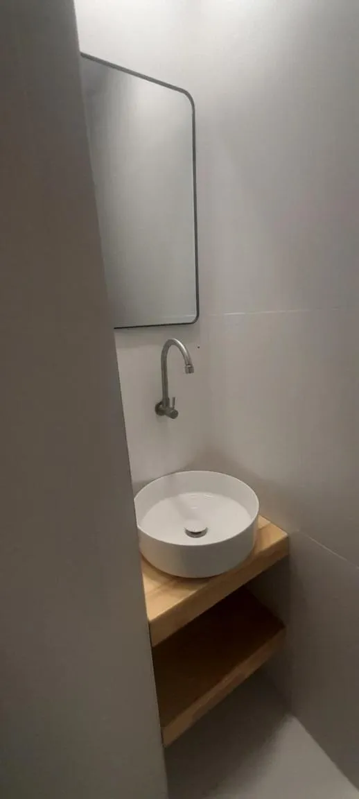 Toilet in To The Moon Guesthouse