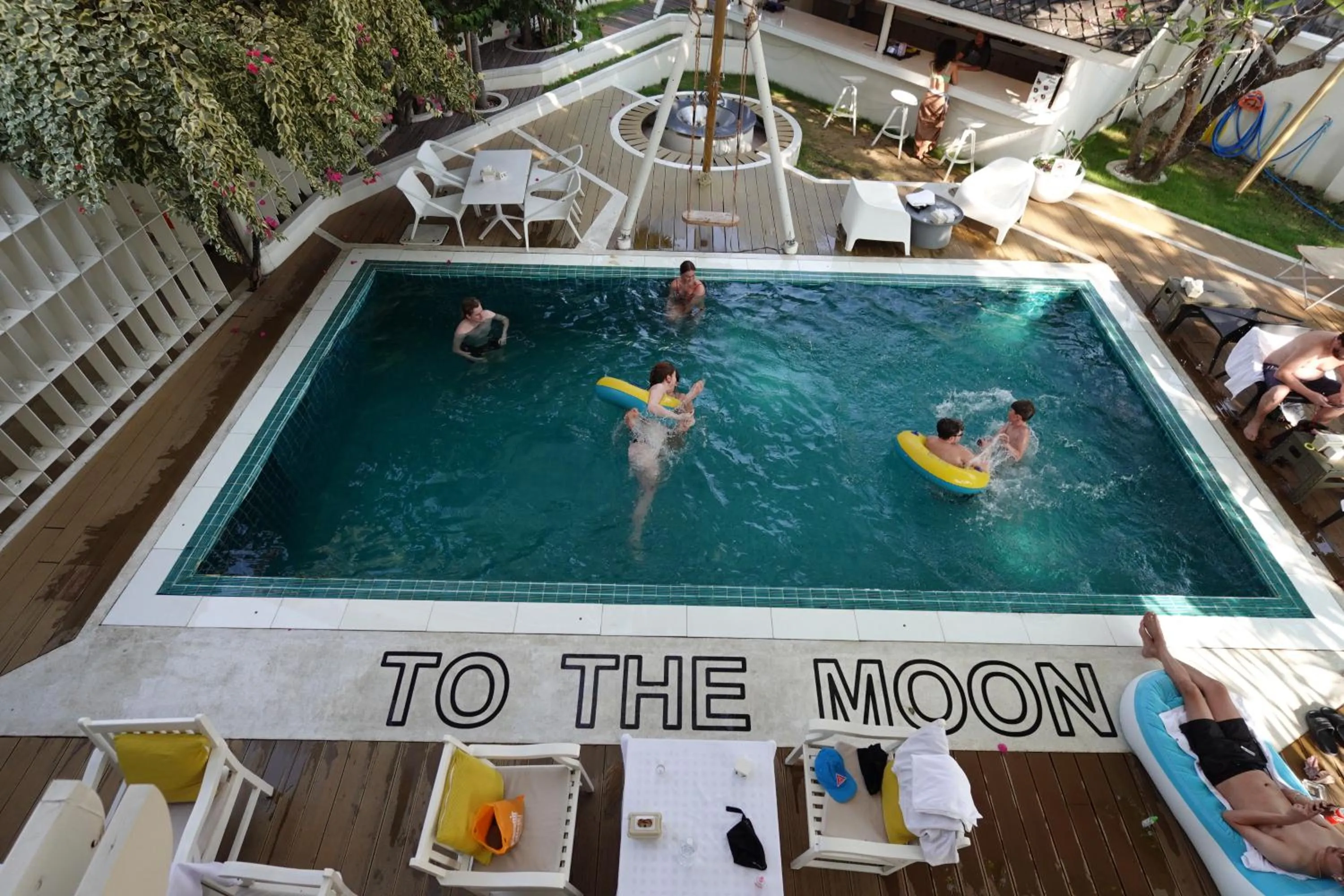 Day in To The Moon Guesthouse