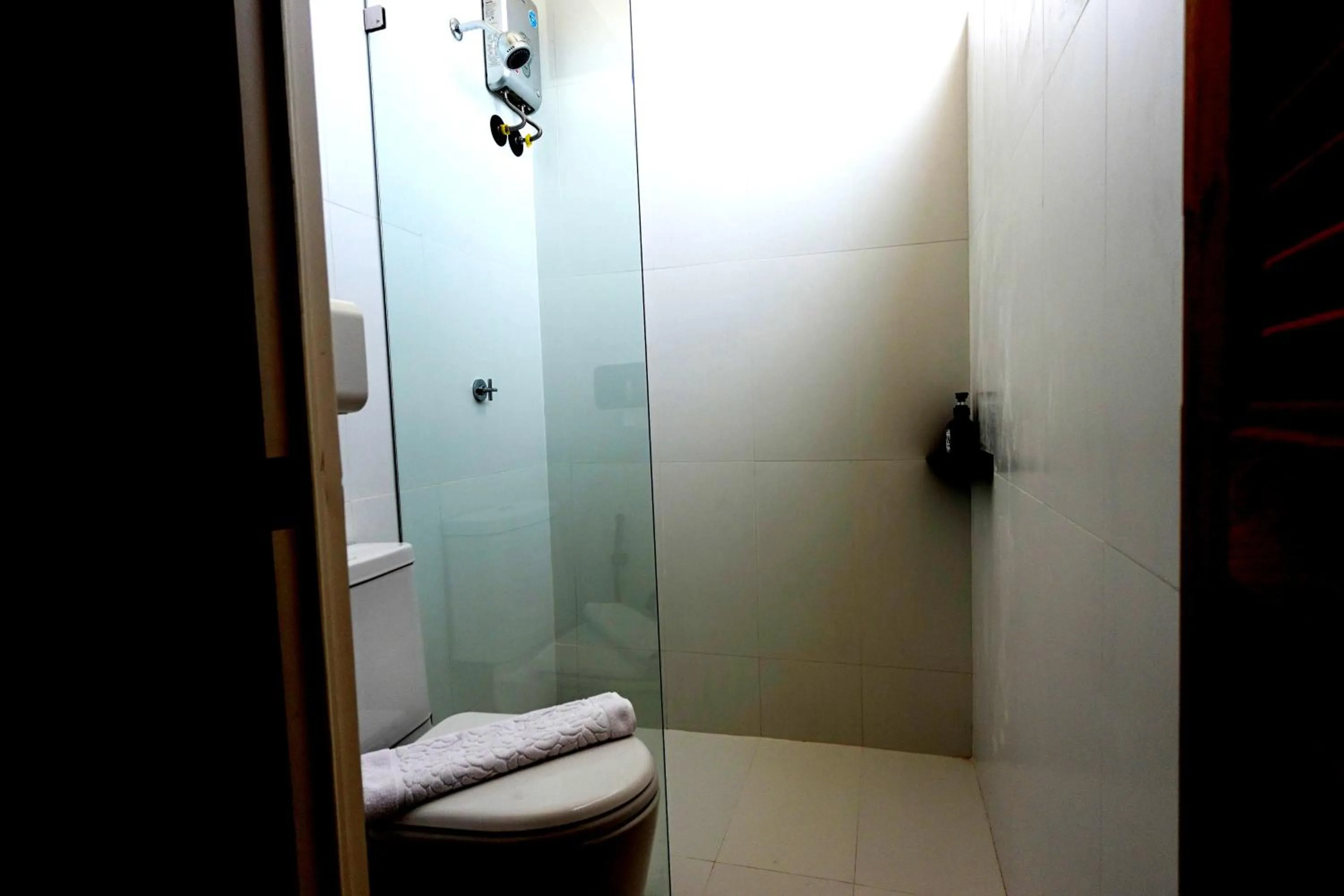 Shower in To The Moon Guesthouse