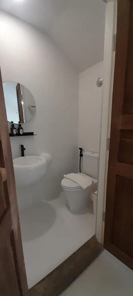 Toilet in To The Moon Guesthouse